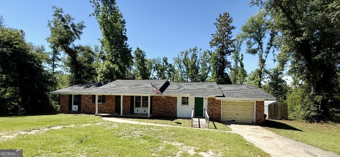 2109 Maple Dr N. Property Photo 1