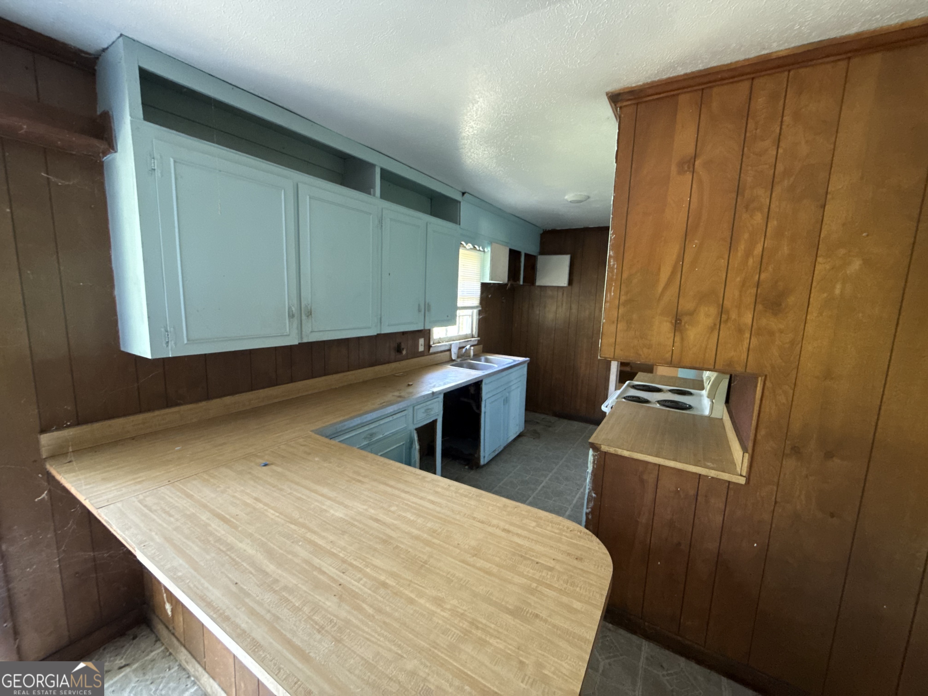 2109 Maple Dr N. Property Photo 3