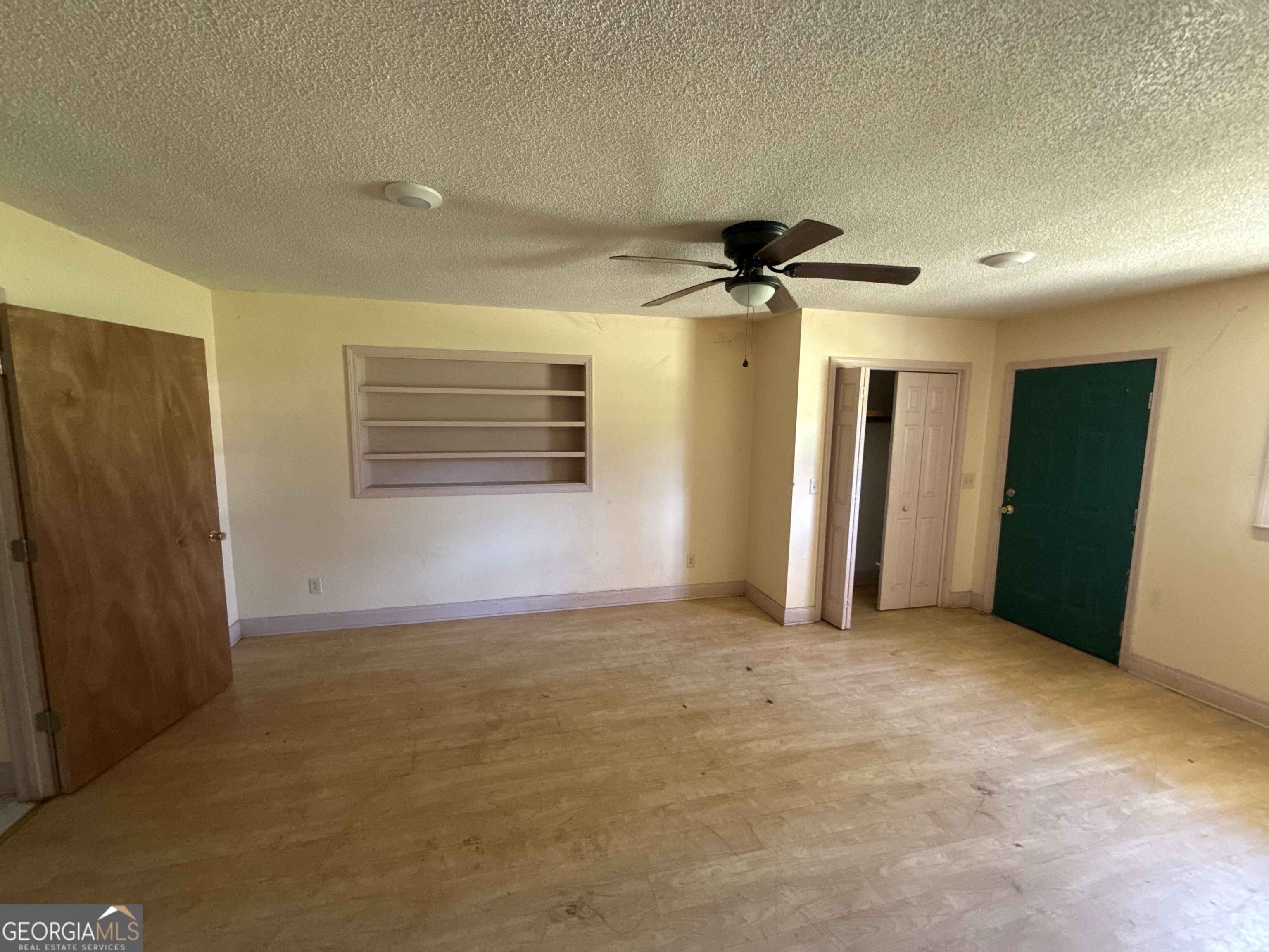 2109 Maple Dr N. Property Photo 4