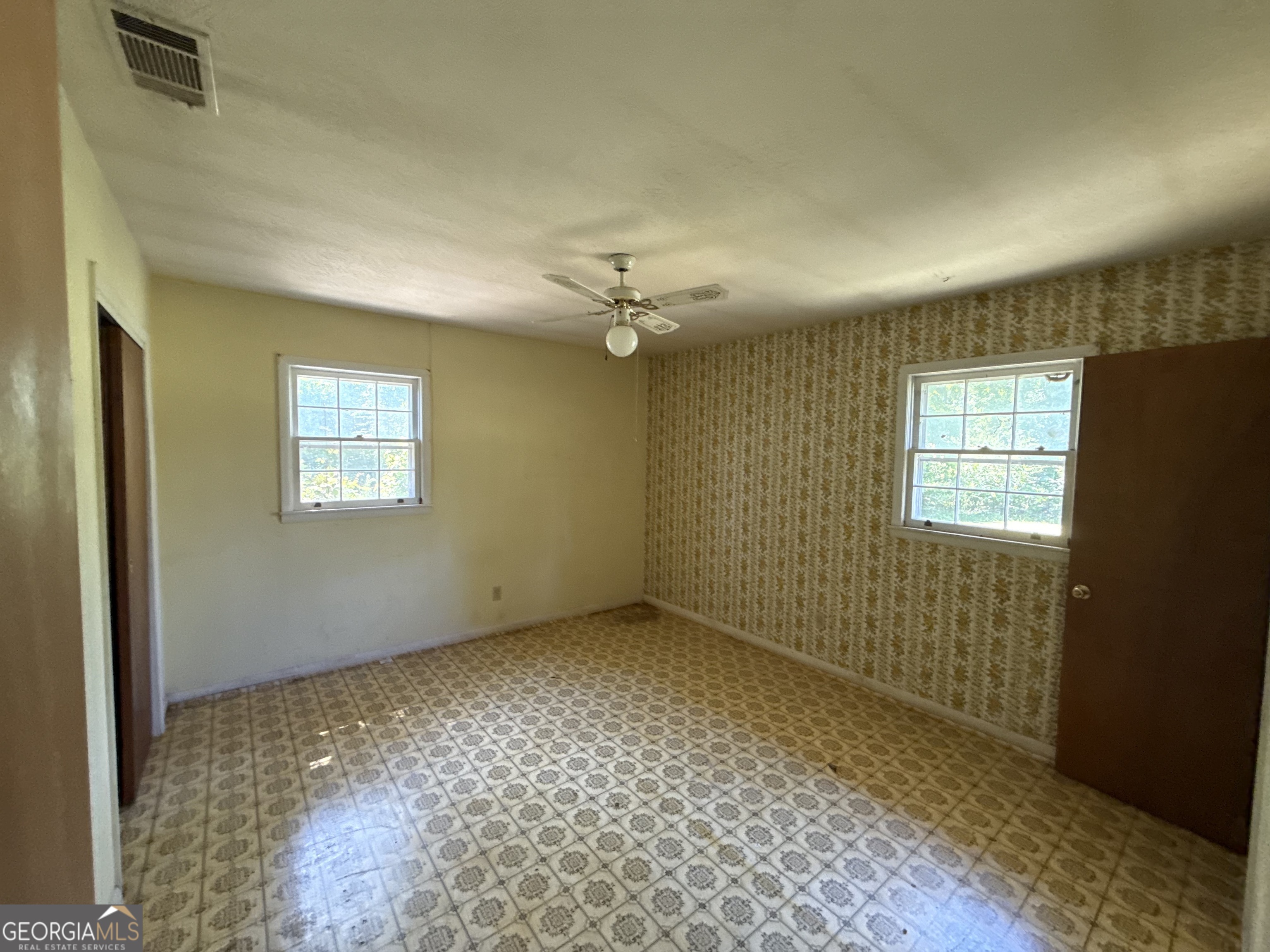 2109 Maple Dr N. Property Photo 7