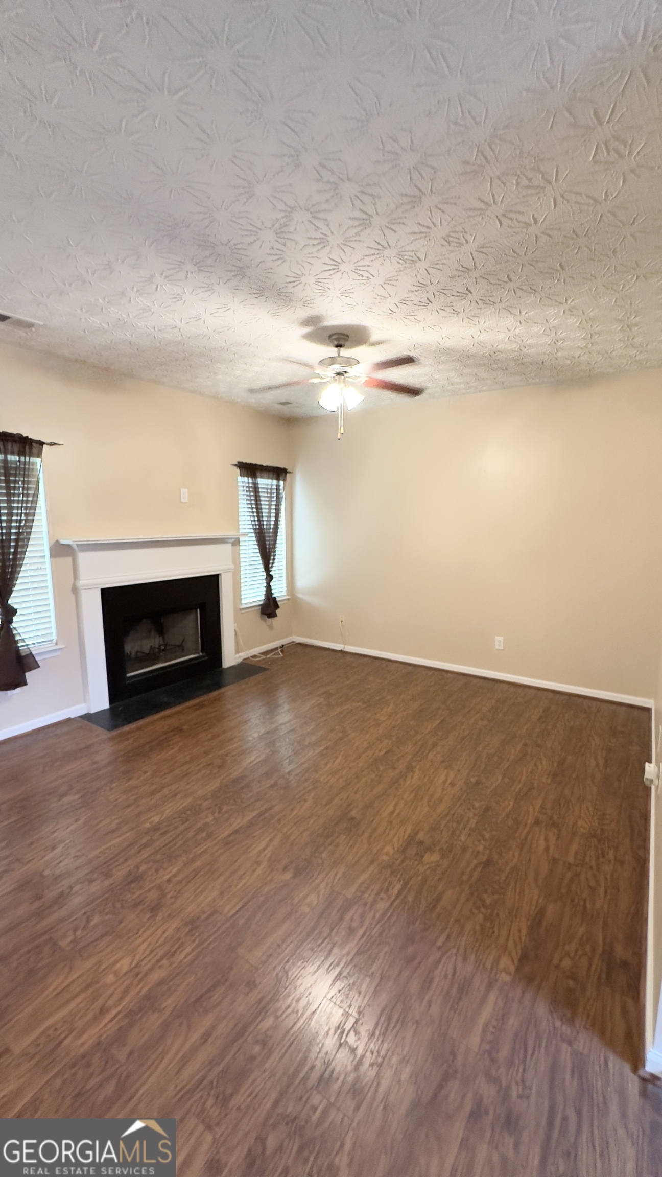 9155 Saunders Drive Property Photo 8