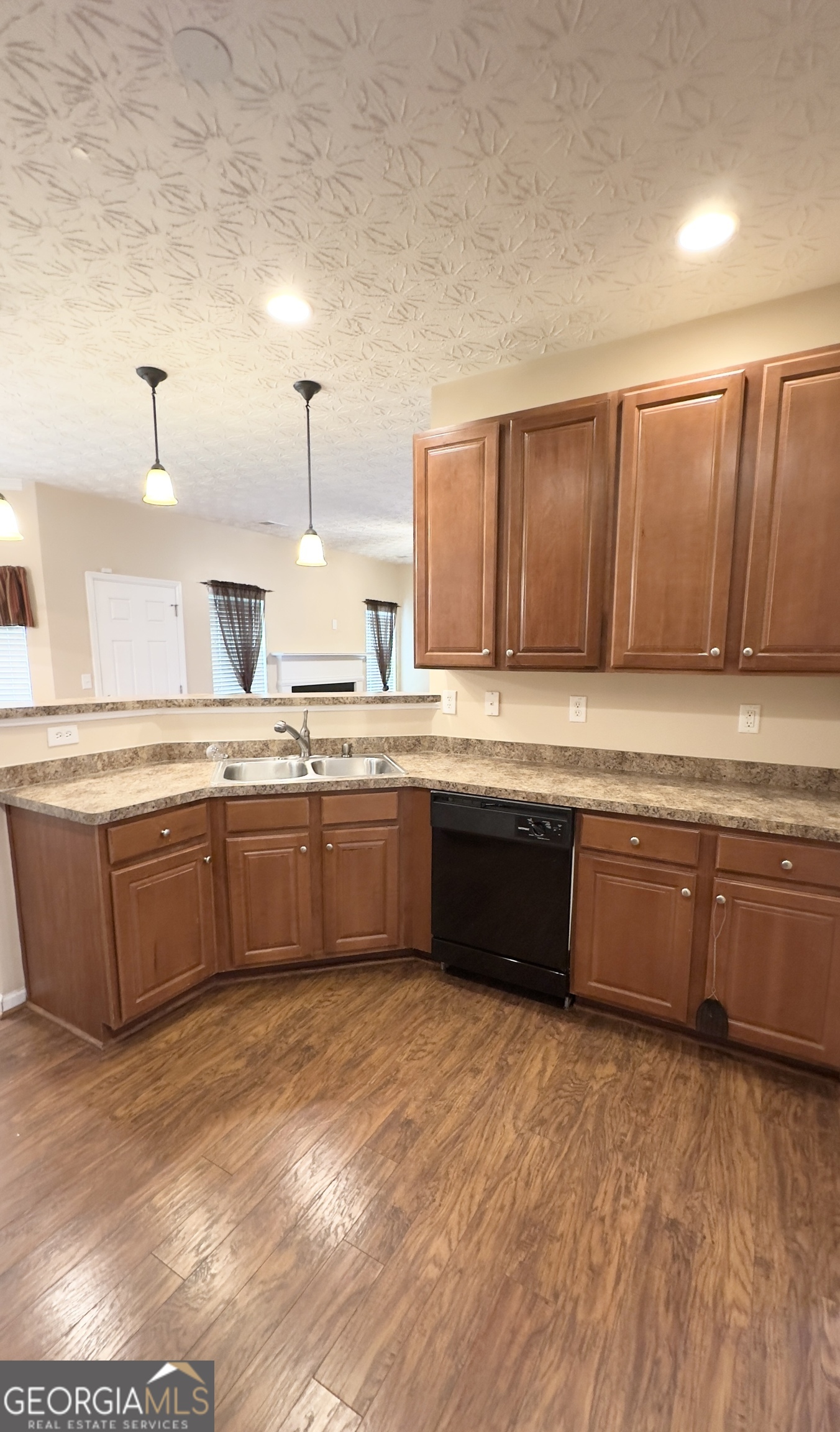 9155 Saunders Drive Property Photo 10