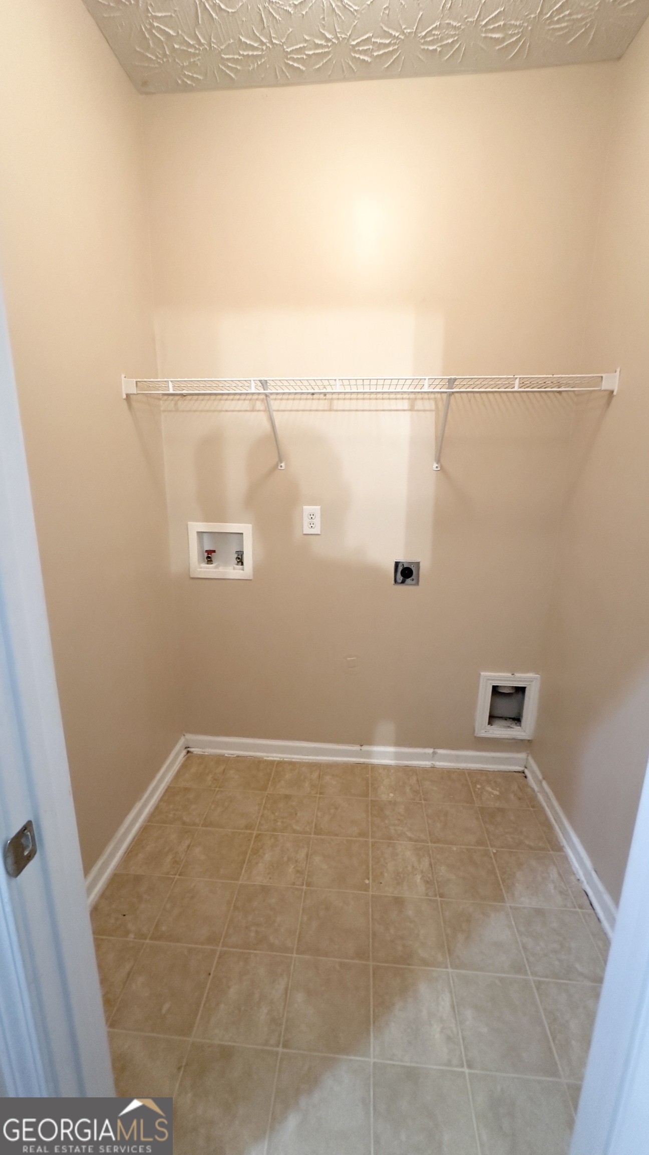 9155 Saunders Drive Property Photo 16