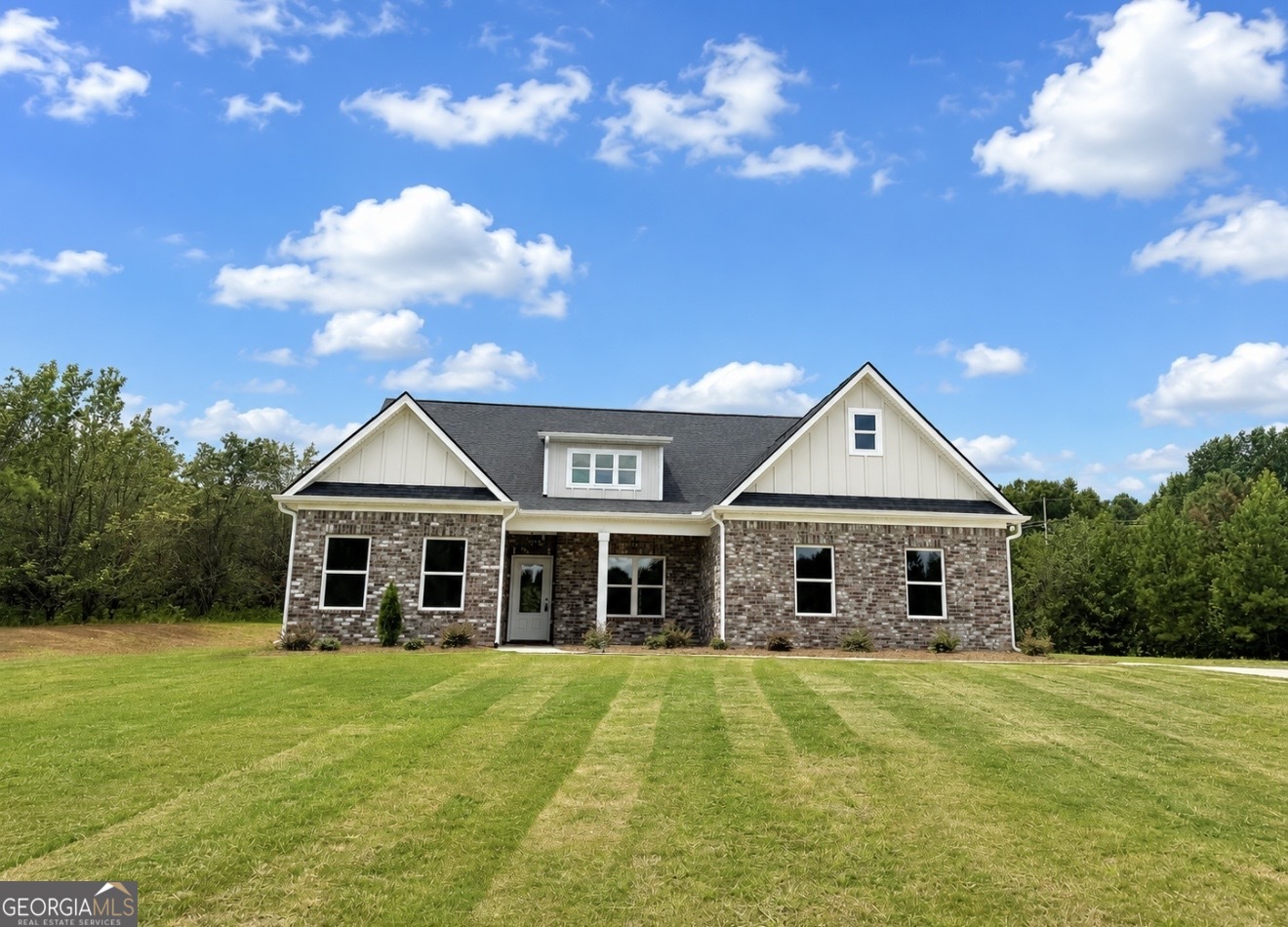 1319 Sycamore Circle Property Photo 1