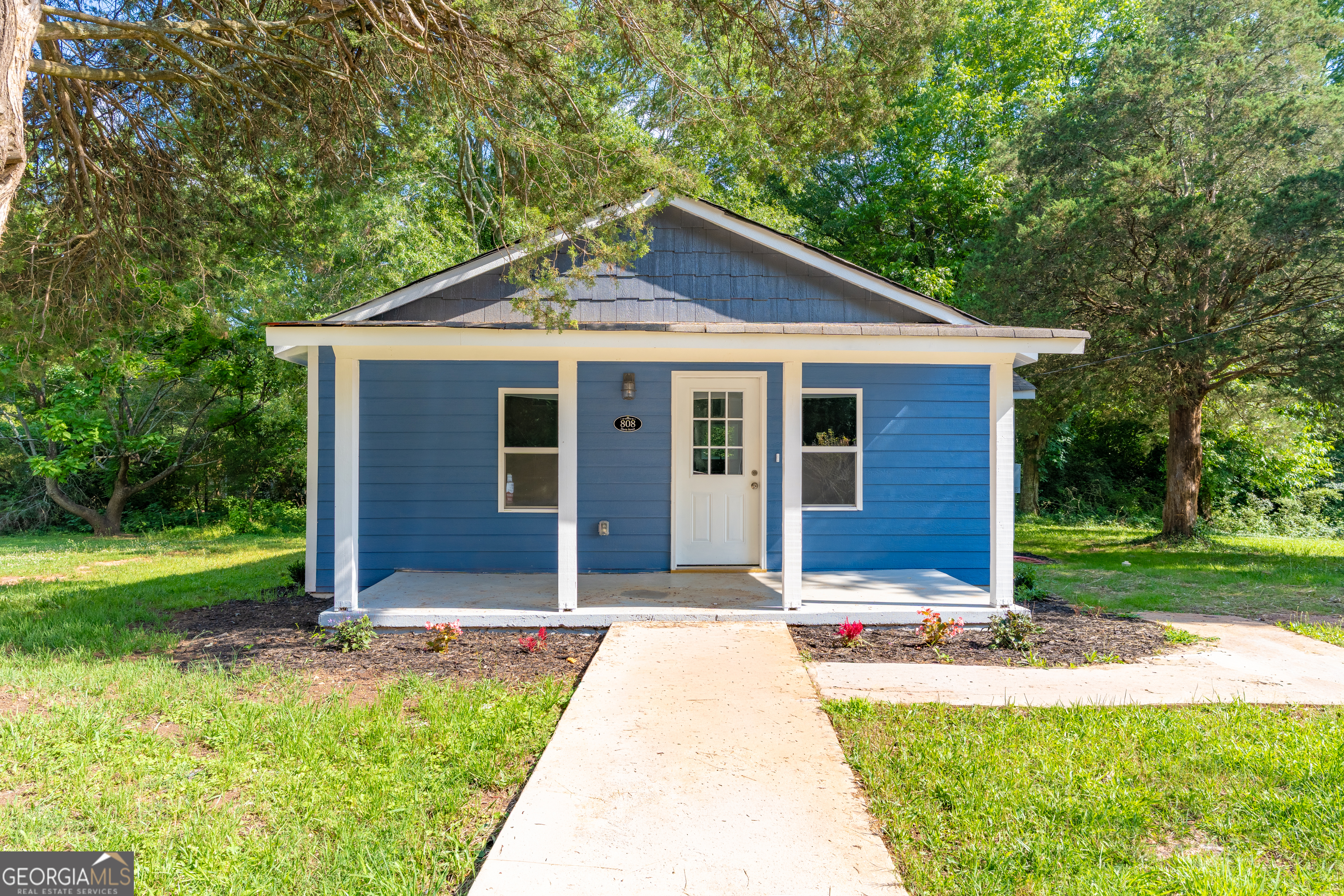 808 Davis Street Property Photo 1