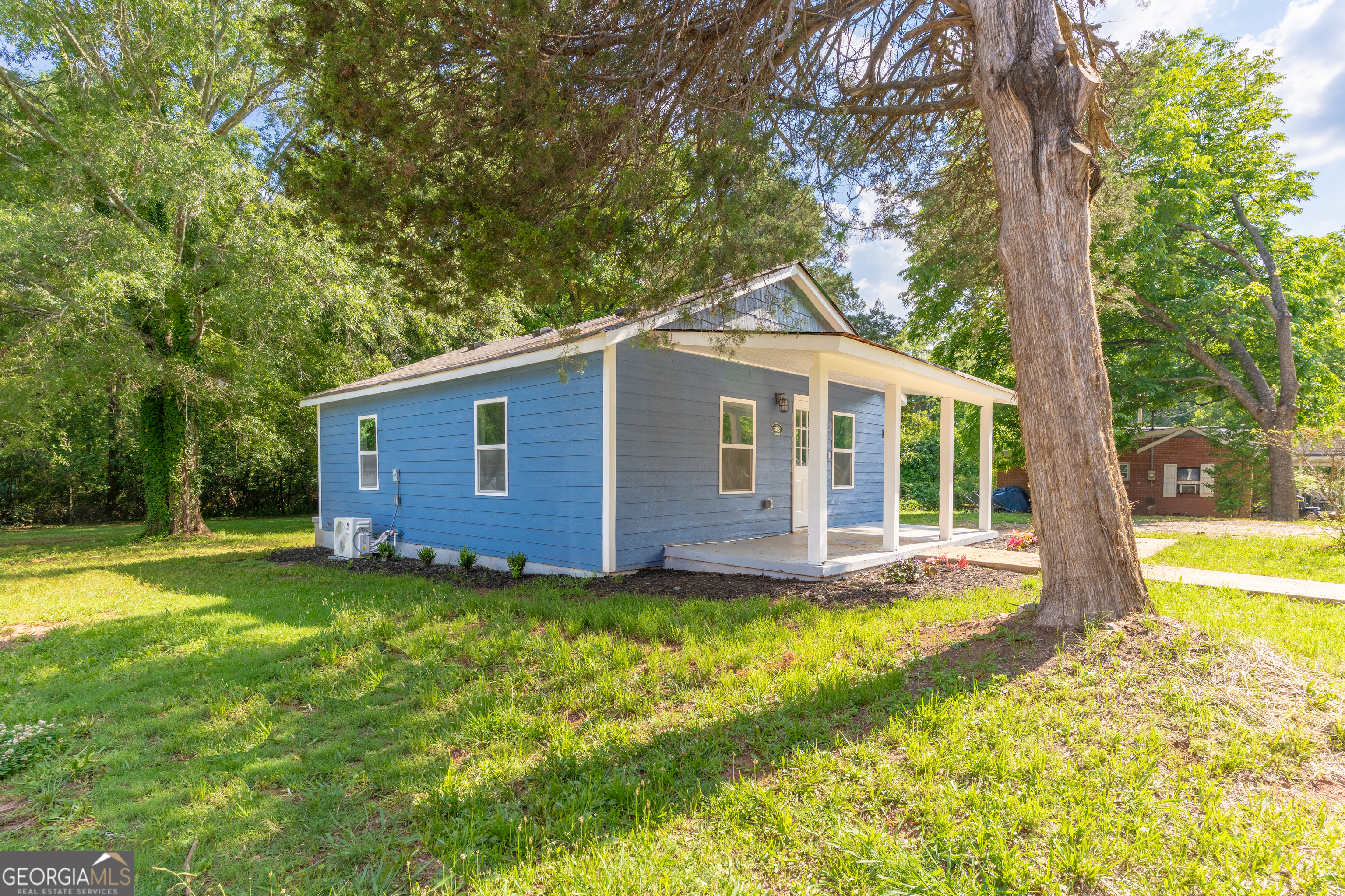 808 Davis Street Property Photo 2