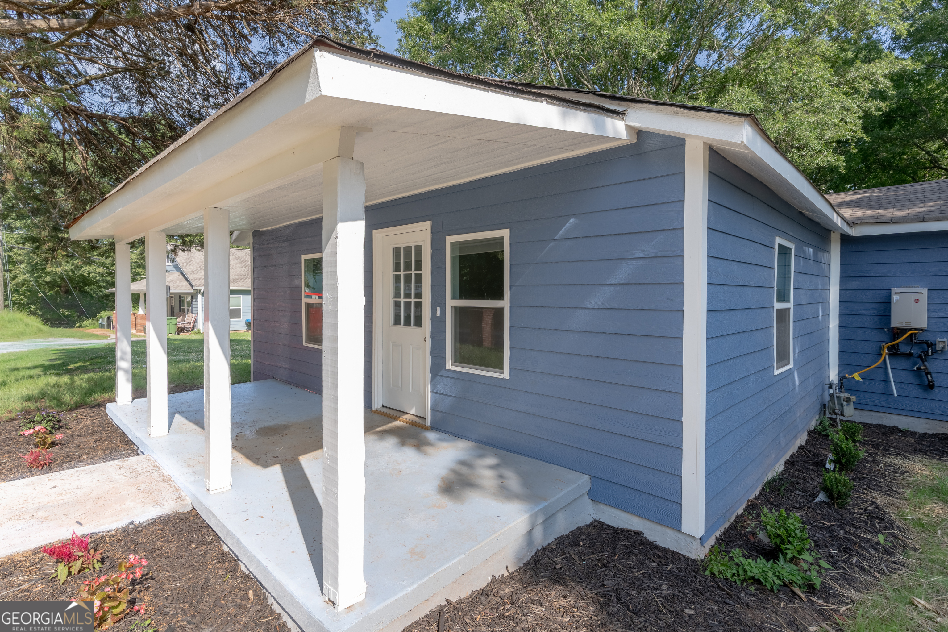 808 Davis Street Property Photo 3