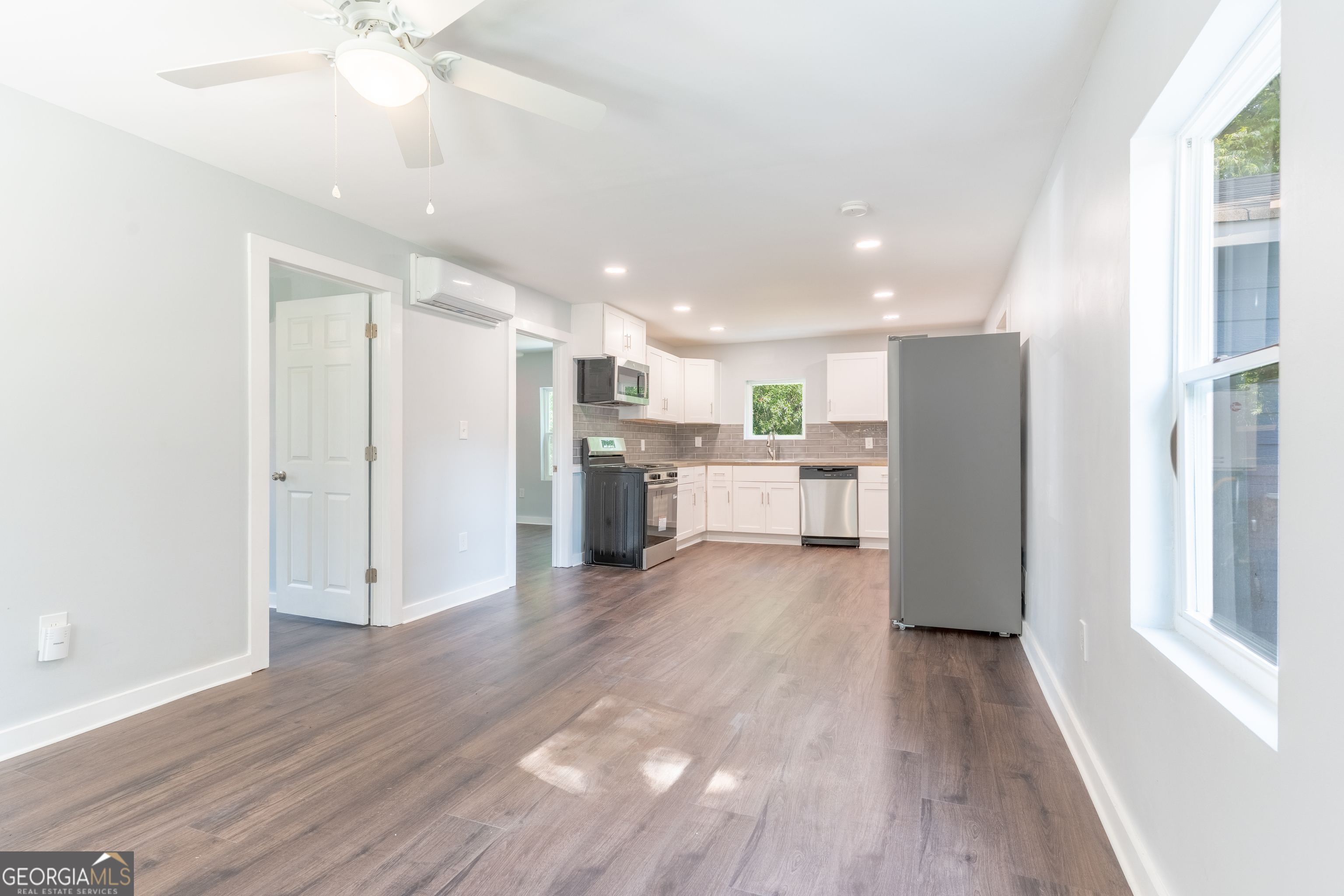 808 Davis Street Property Photo 7