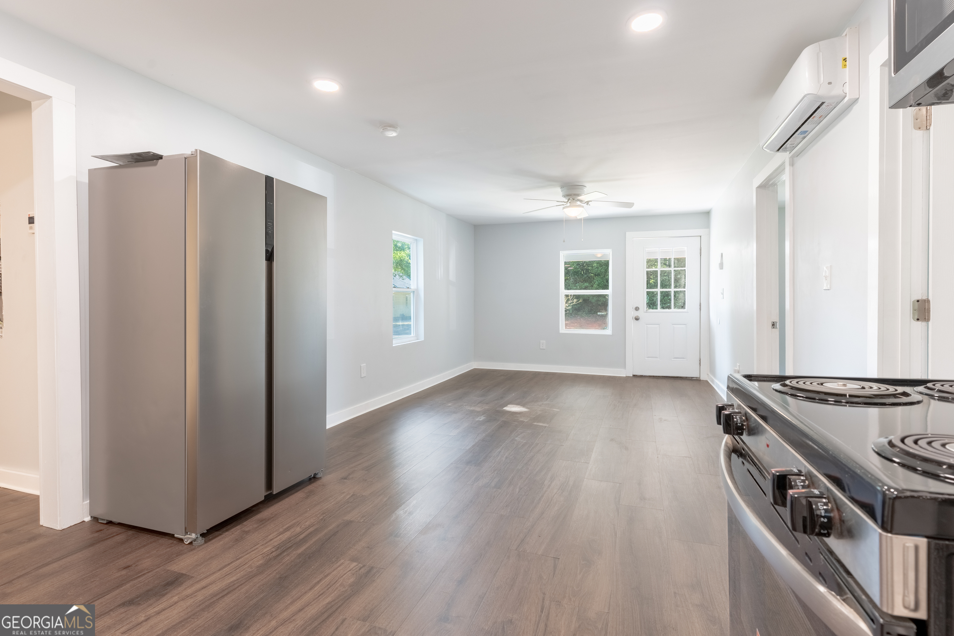 808 Davis Street Property Photo 8
