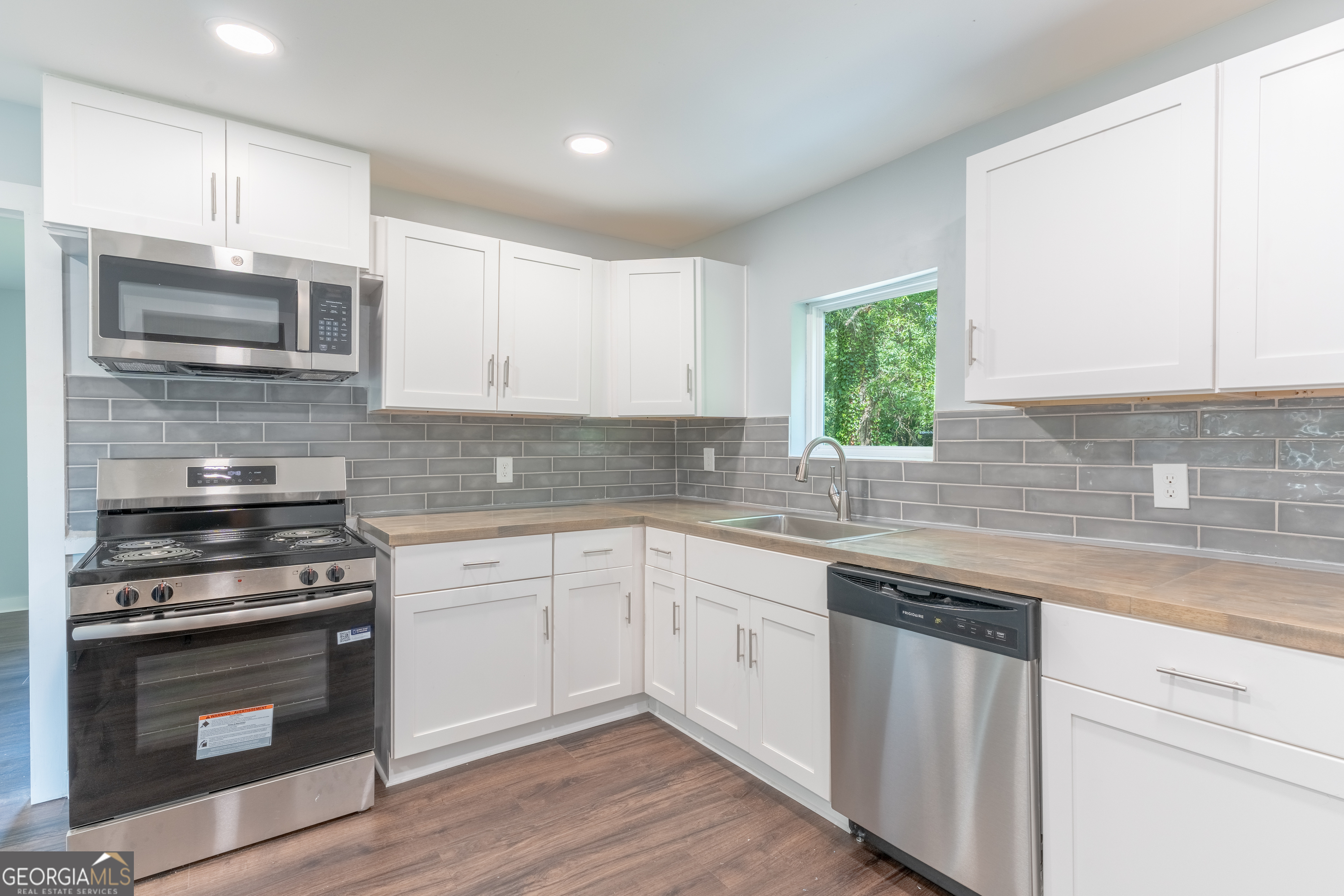808 Davis Street Property Photo 11