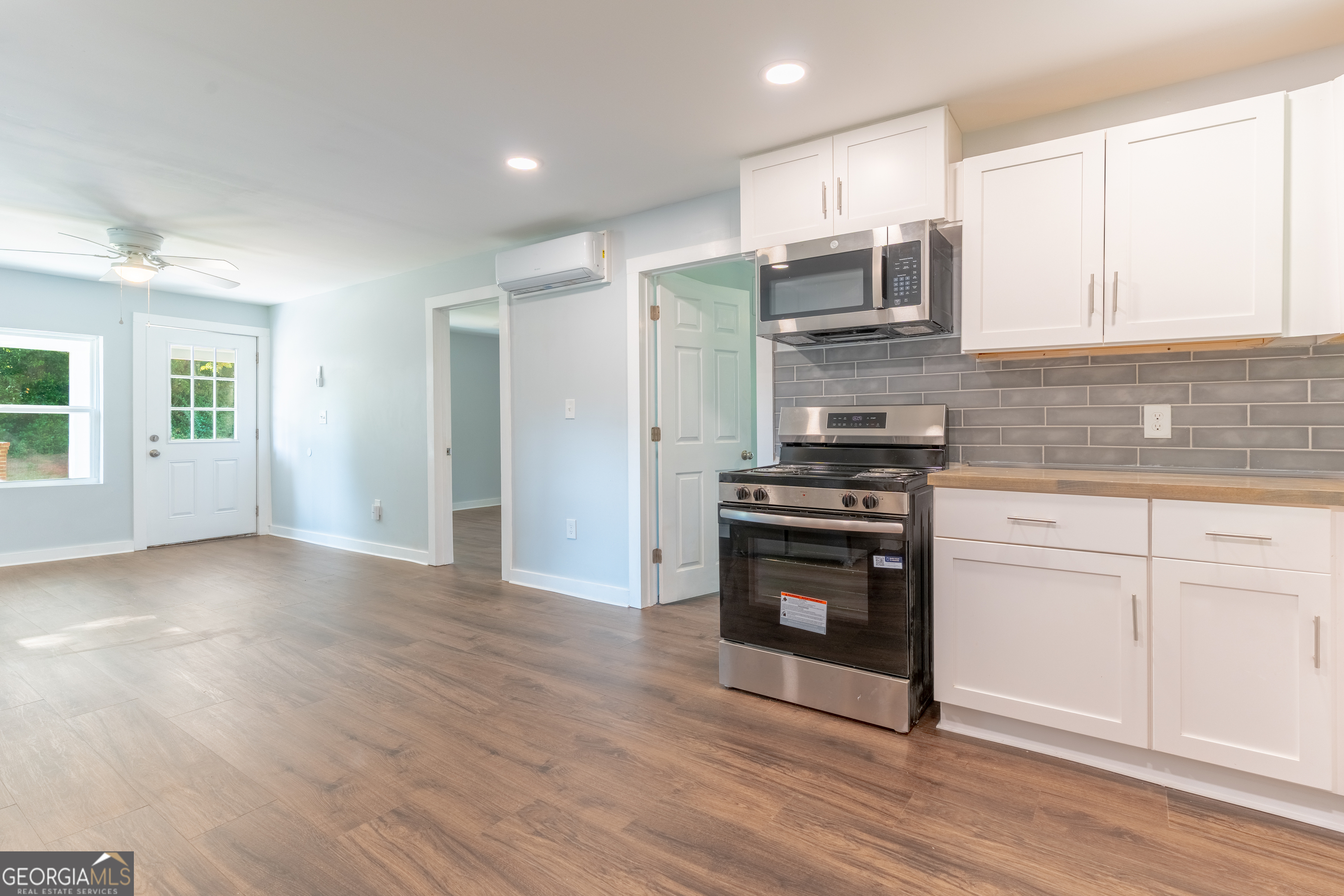 808 Davis Street Property Photo 12