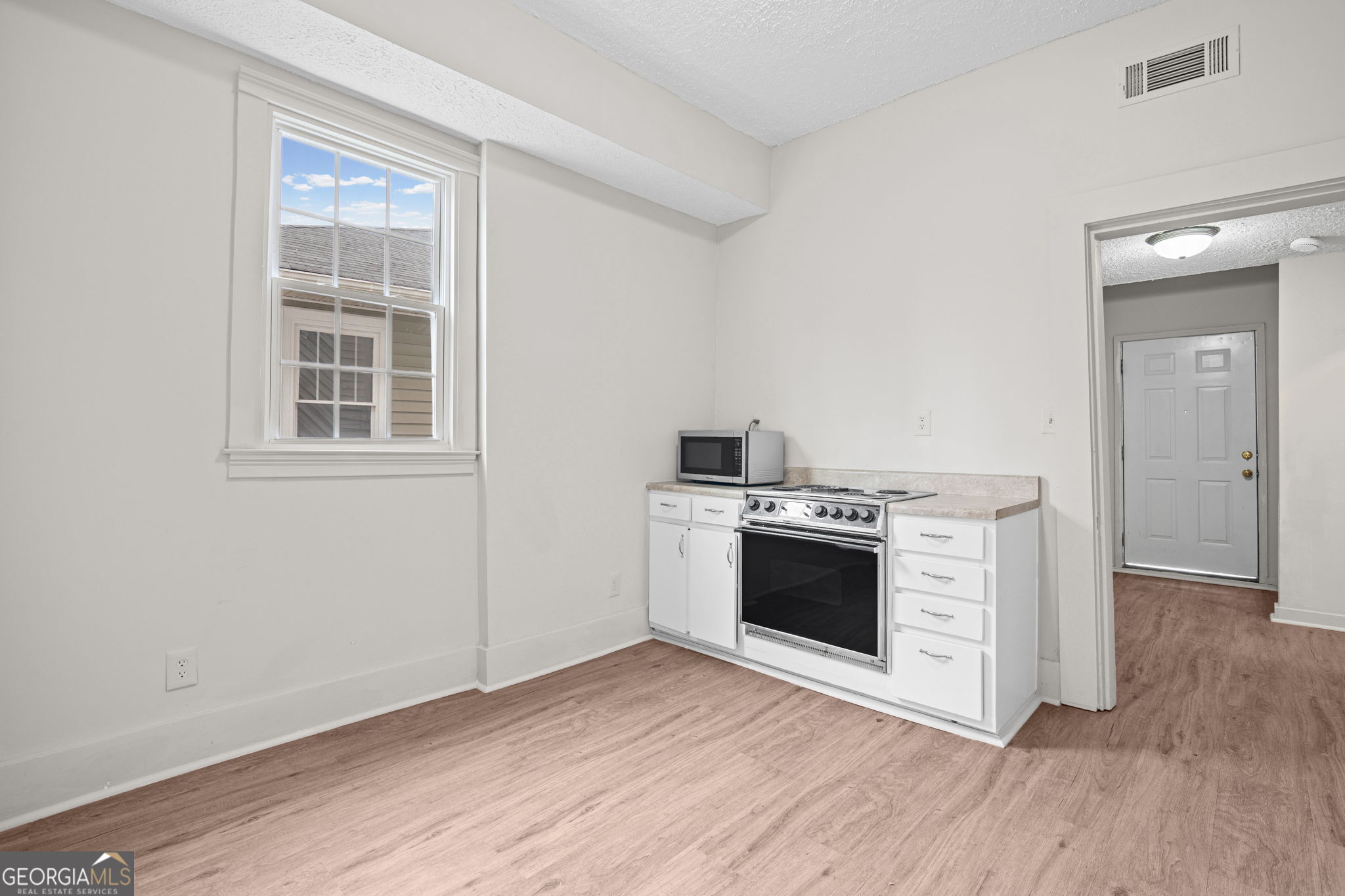 3097 E Point Street Property Photo 9