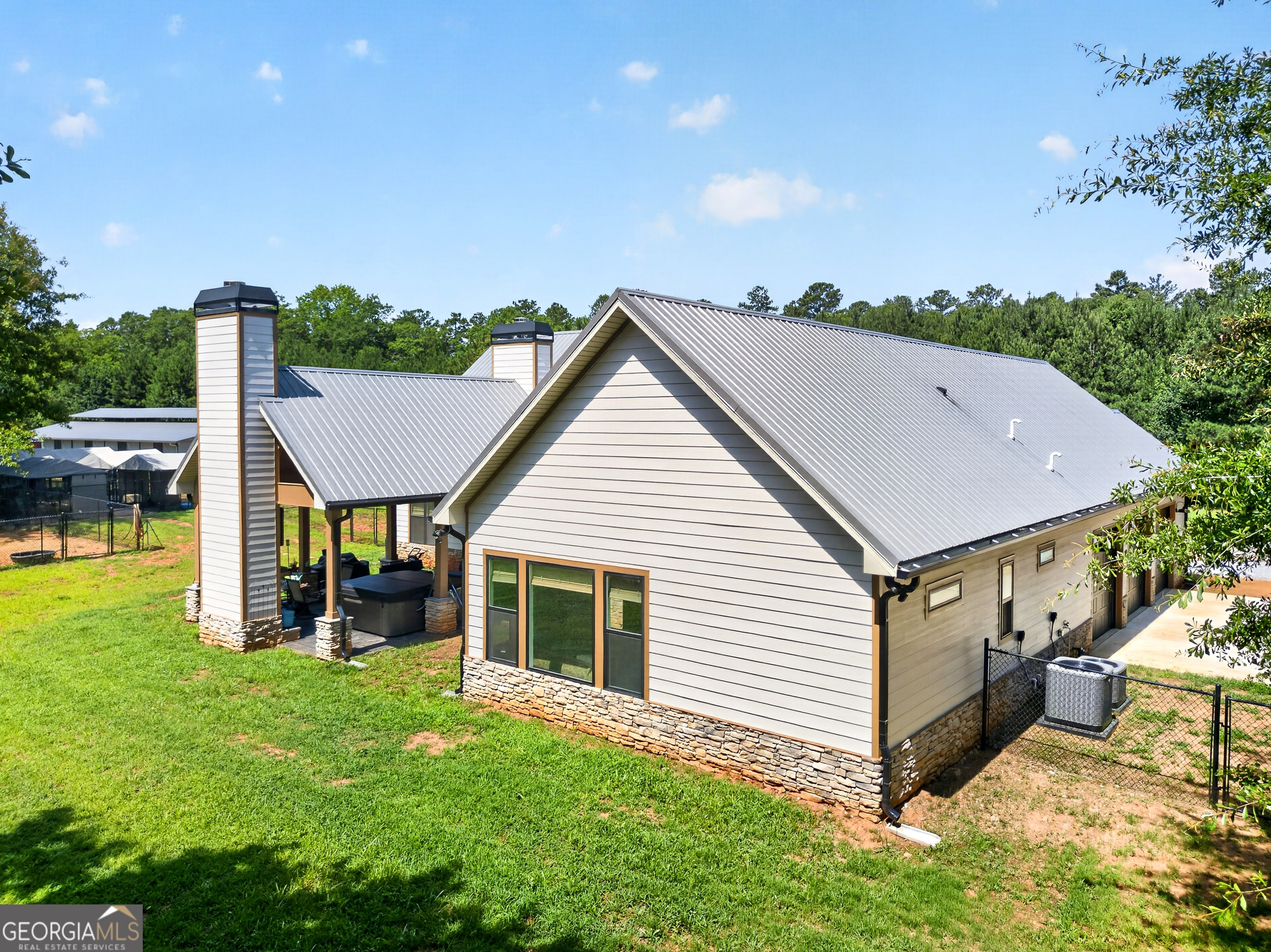 289 Maple Drive Property Photo 4