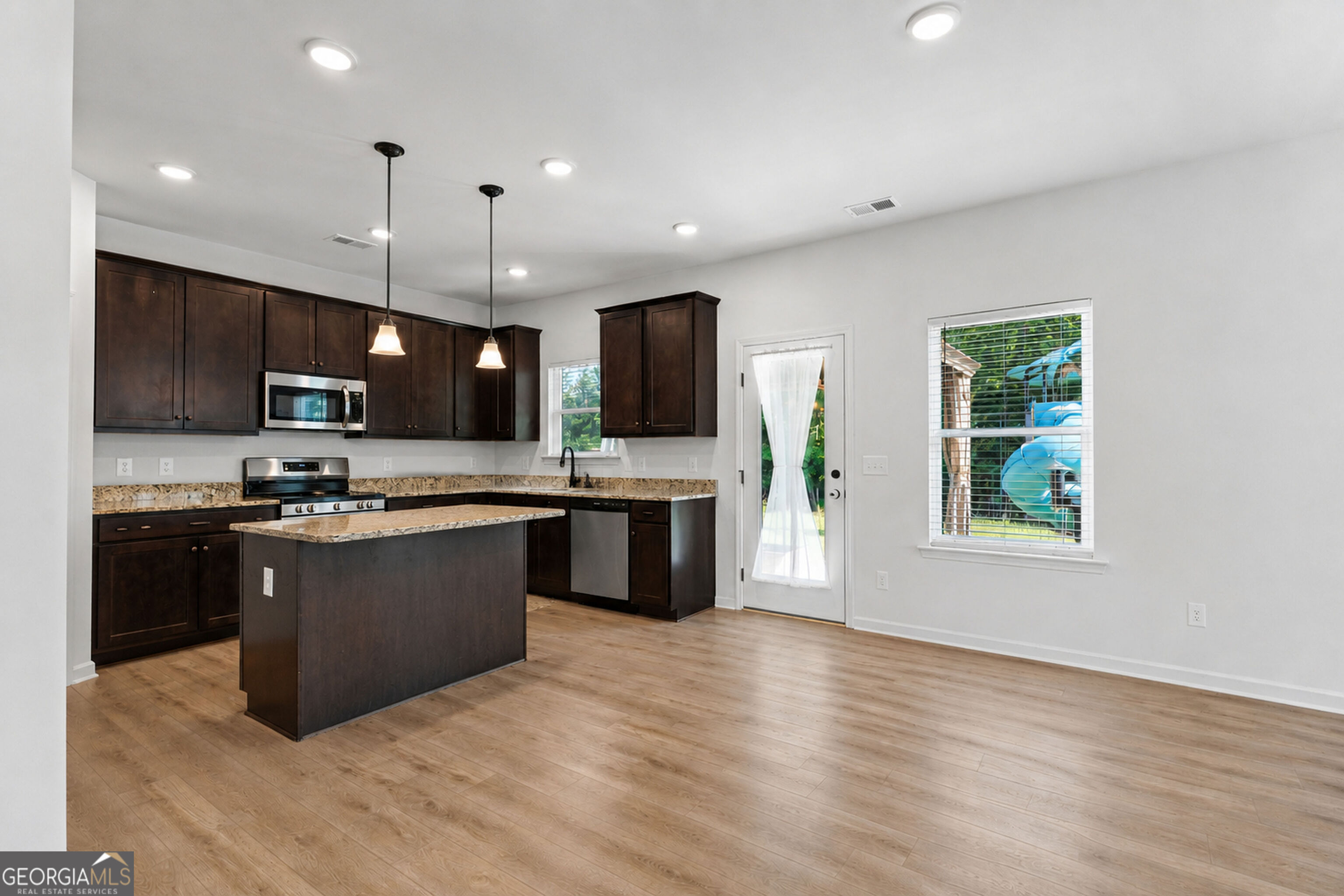 27 Whistling Oaks Drive Ne Property Photo 9