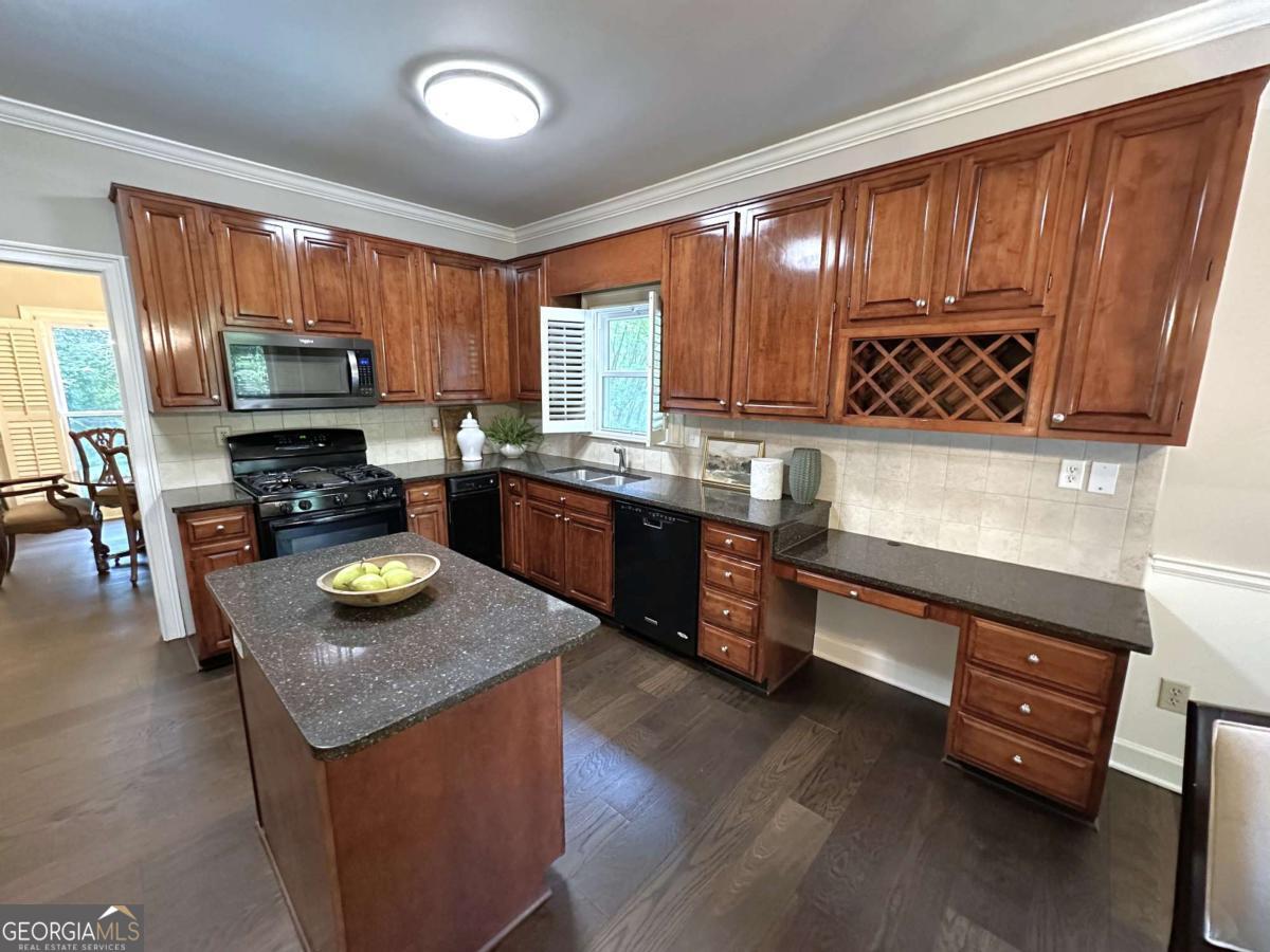 7155 Roswell Road # 3 Property Photo 13