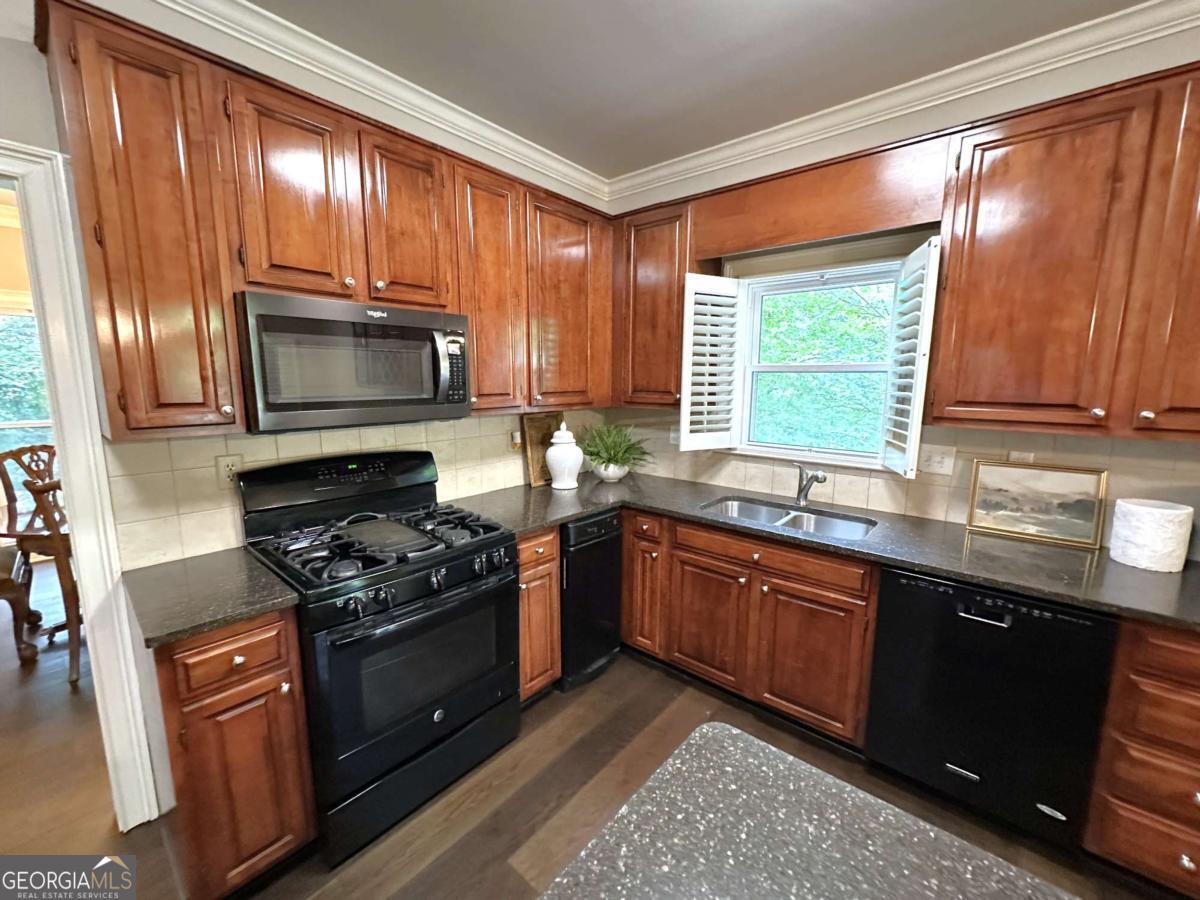 7155 Roswell Road # 3 Property Photo 14