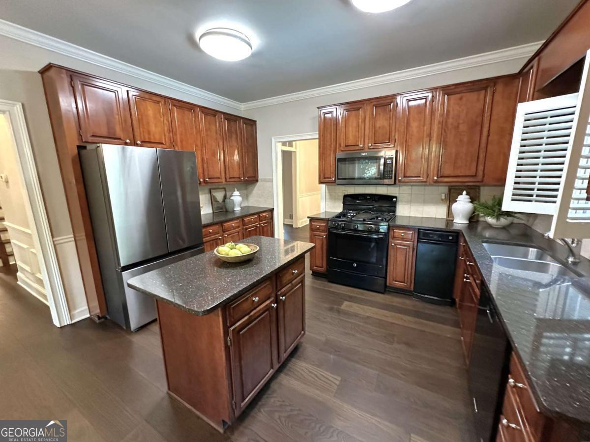 7155 Roswell Road # 3 Property Photo 15