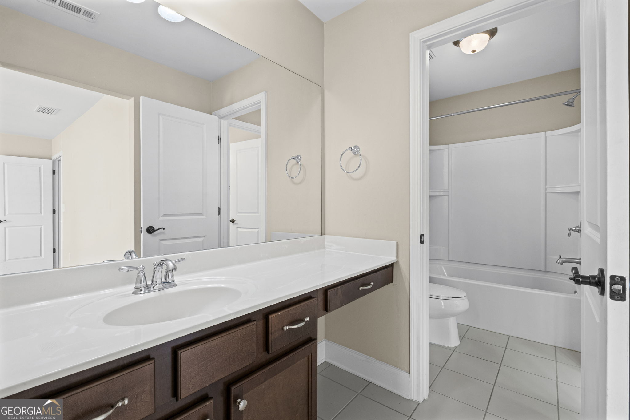 1040 Krobot Way Property Photo 32