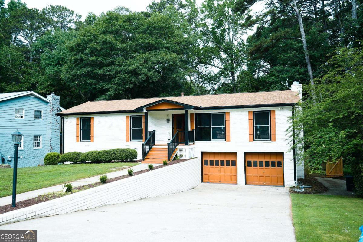 1572 Darwen Lane Property Photo 2