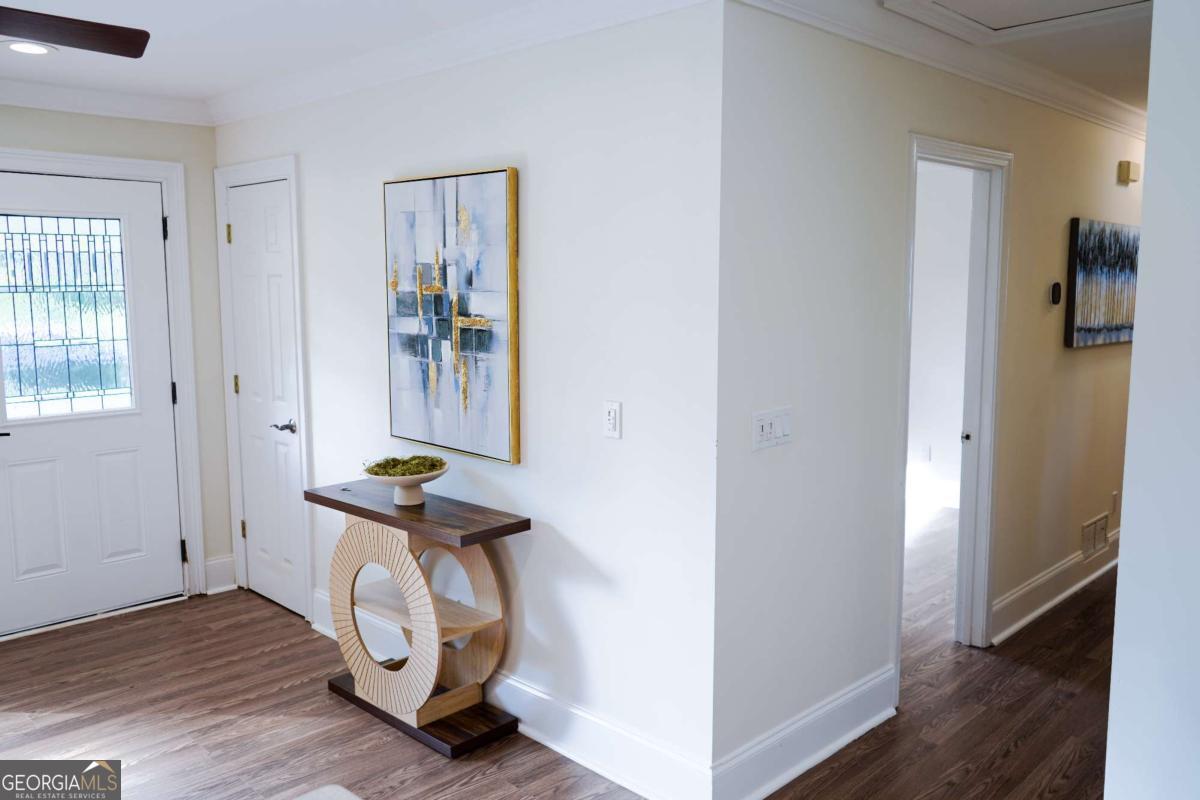 1572 Darwen Lane Property Photo 4