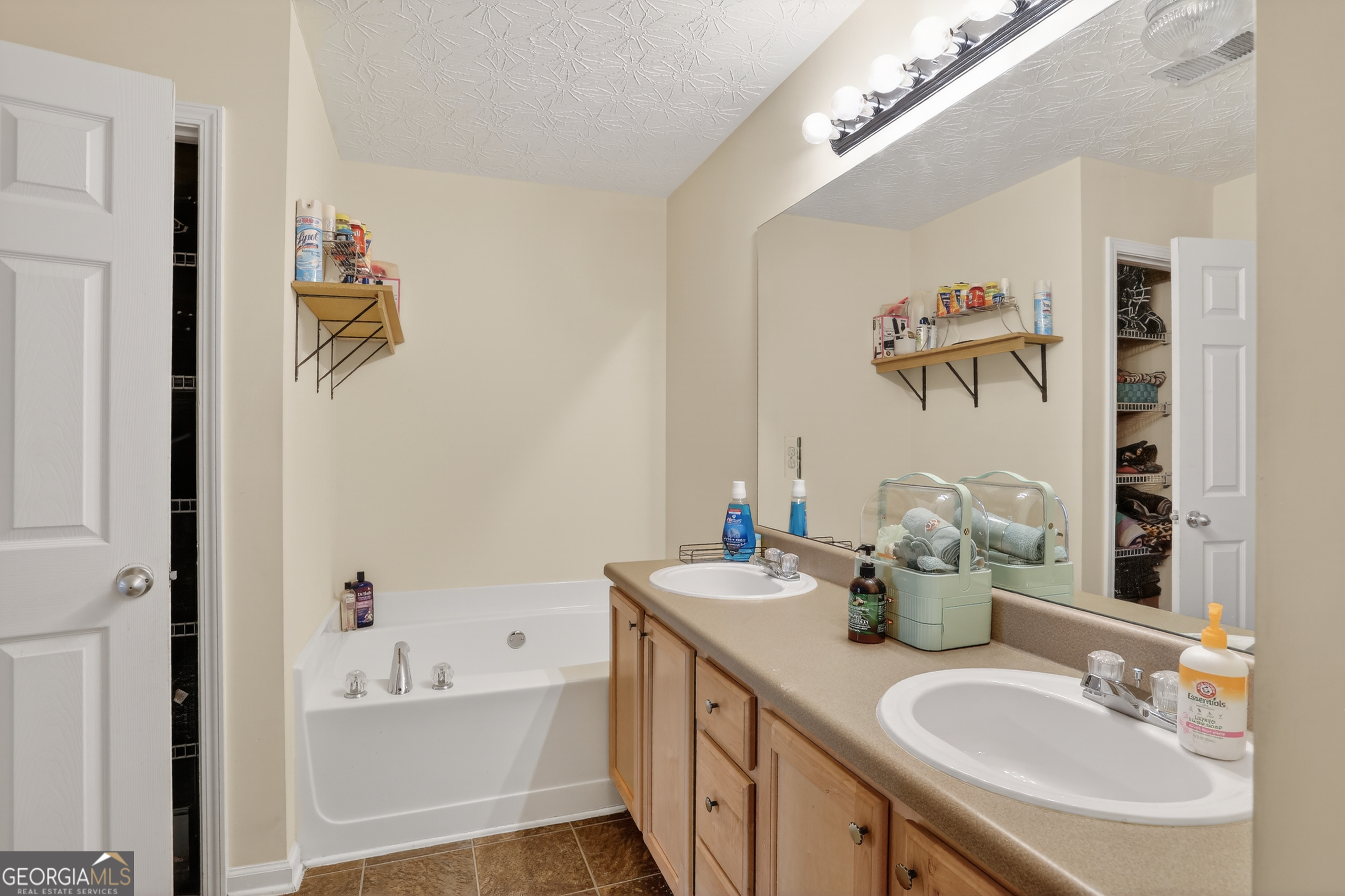 5556 Cascade Run Property Photo 27