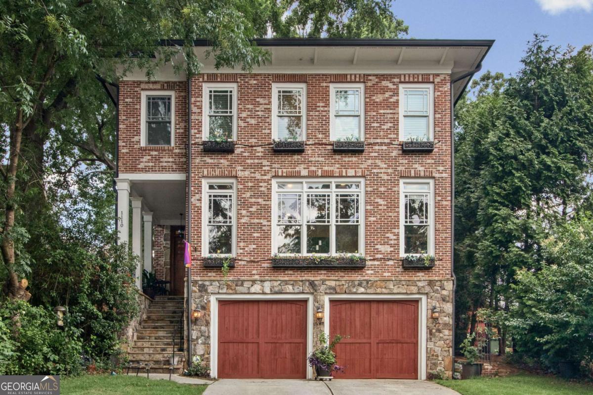 1110 University Drive Ne Property Photo 1