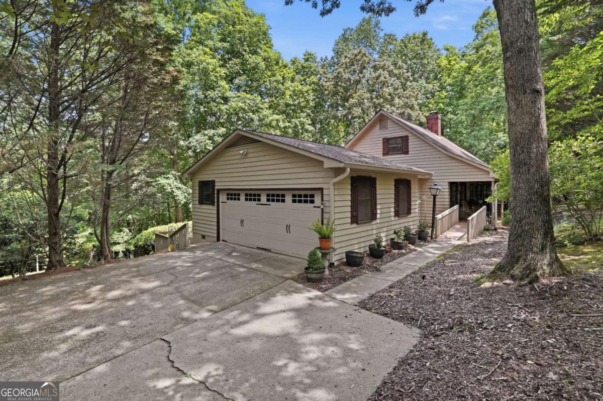 988 Woodland Property Photo 1