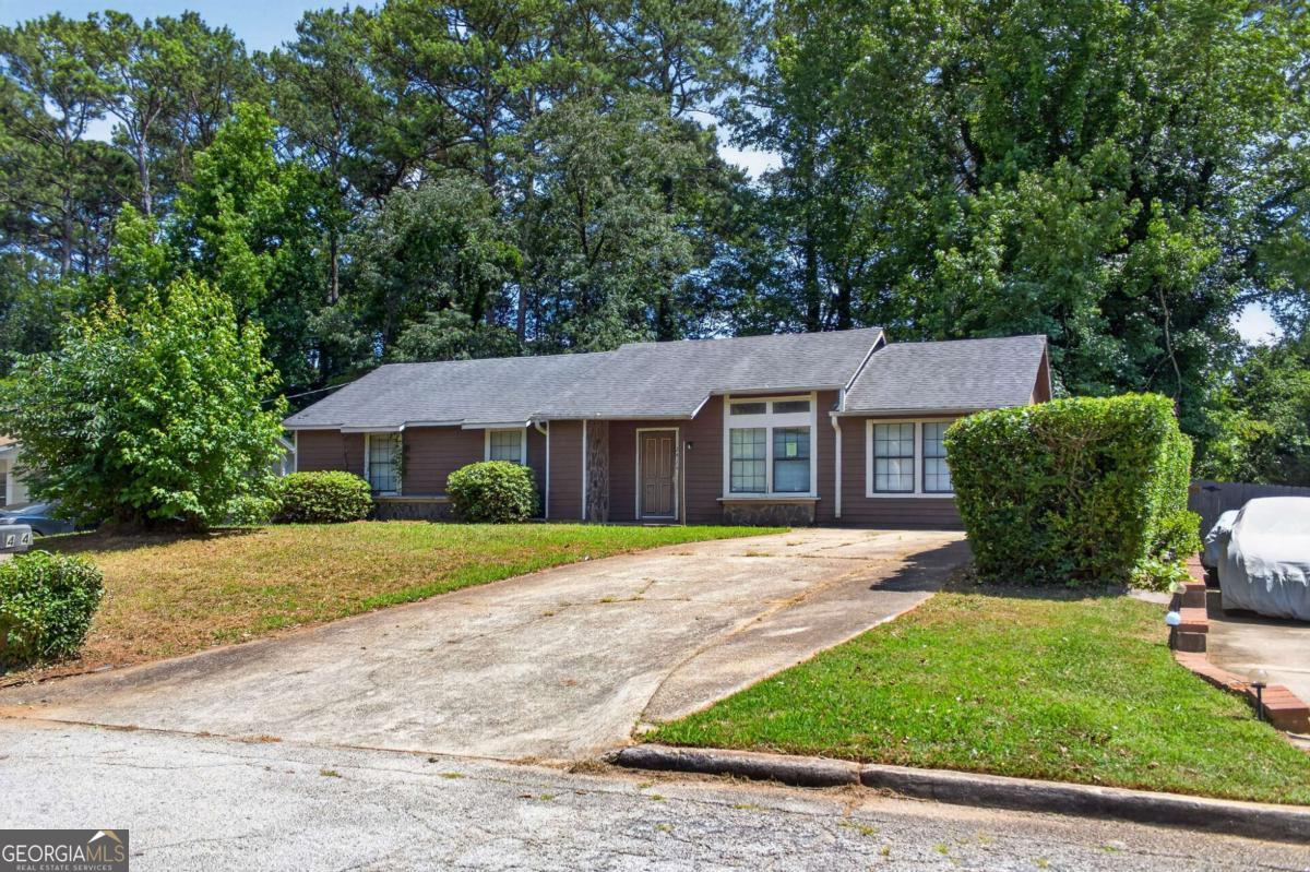 2414 Leslie Brook Drive