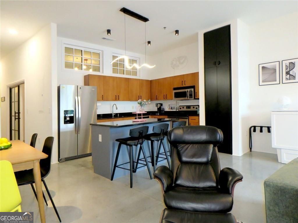 560 Dutch Valley Road Ne # 2407 Property Photo 5