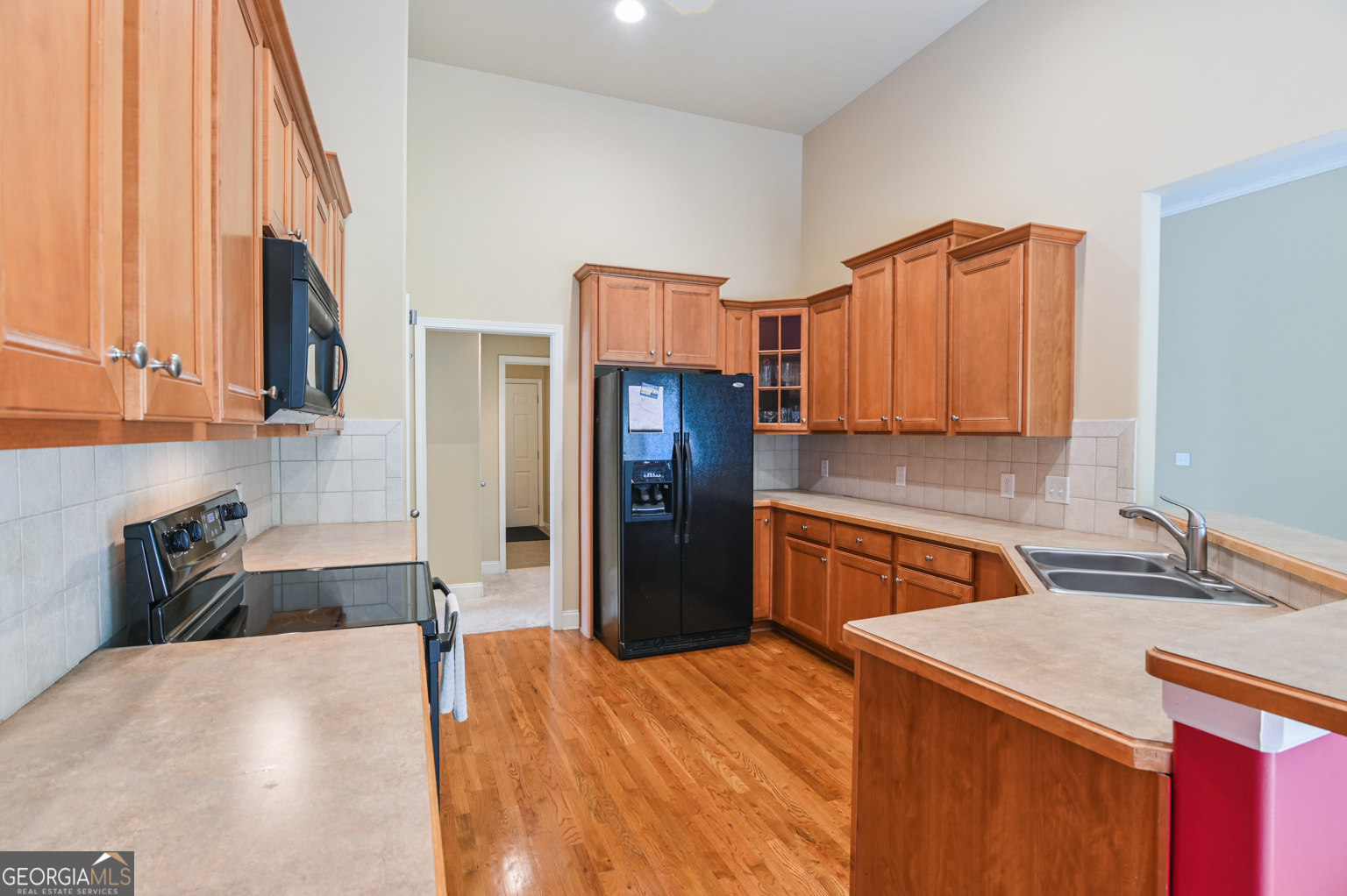 725 Lincoln Drive Property Photo 3