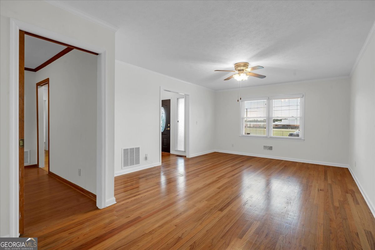 240 E Peter Street Property Photo 16