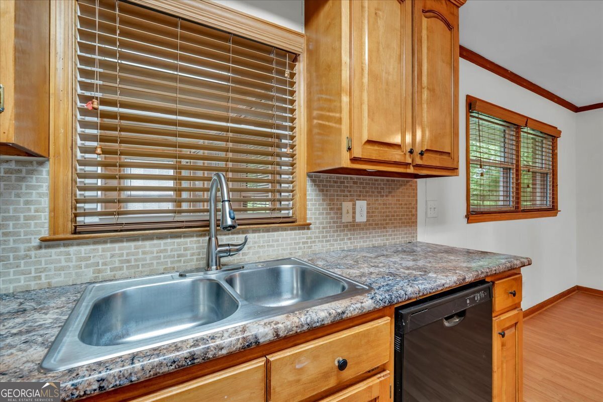 240 E Peter Street Property Photo 22