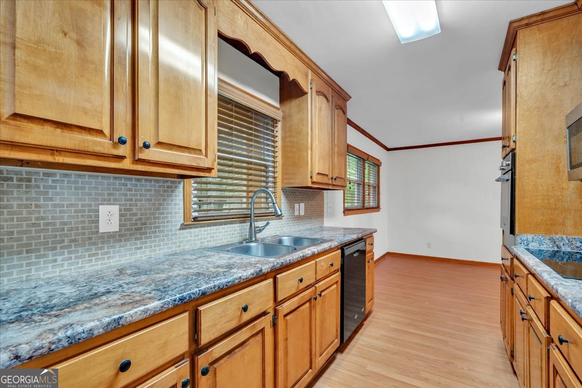 240 E Peter Street Property Photo 25