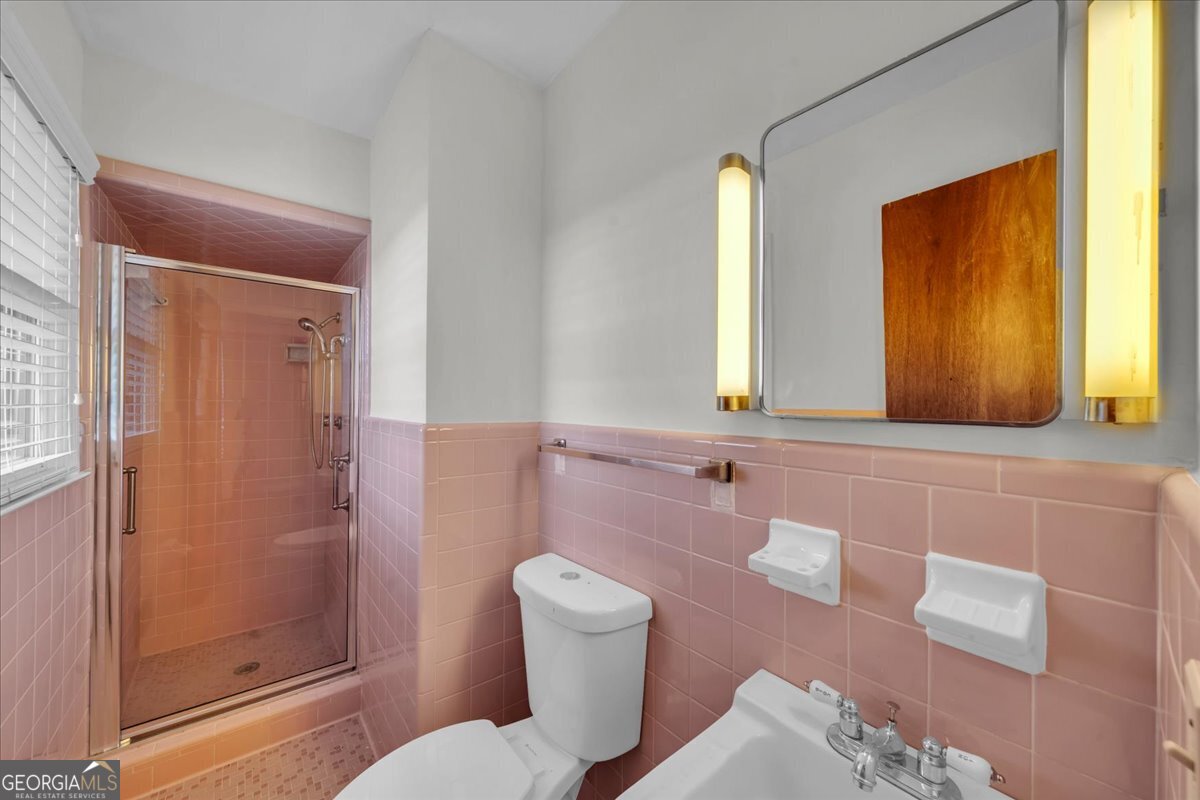 240 E Peter Street Property Photo 43