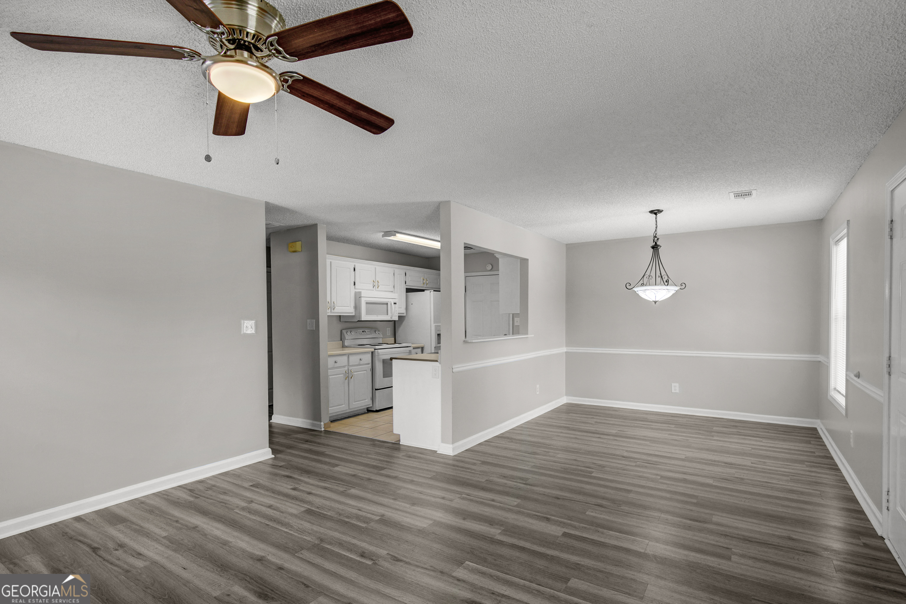 1509 N Hampton Court Property Photo 3