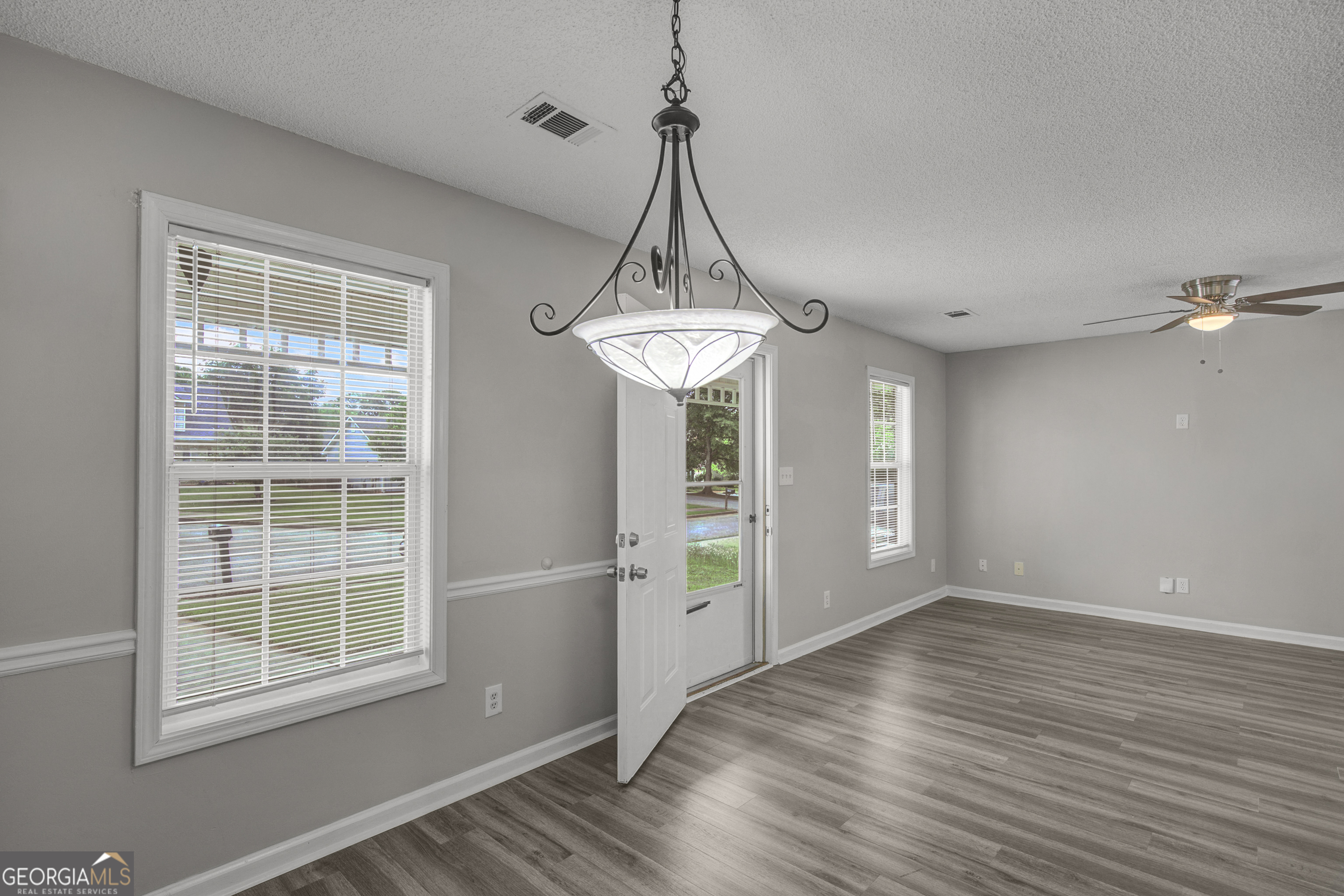 1509 N Hampton Court Property Photo 9