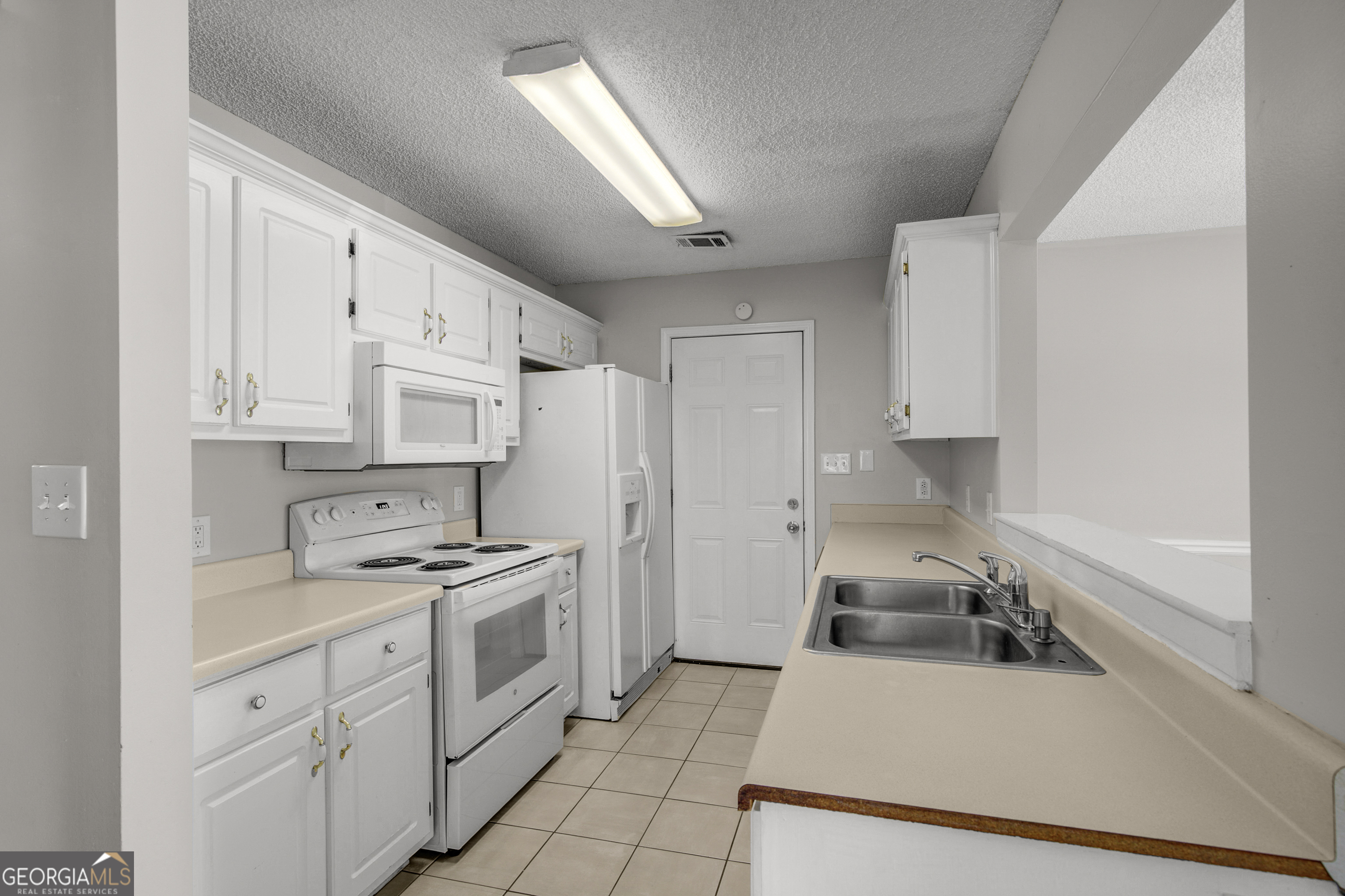 1509 N Hampton Court Property Photo 11