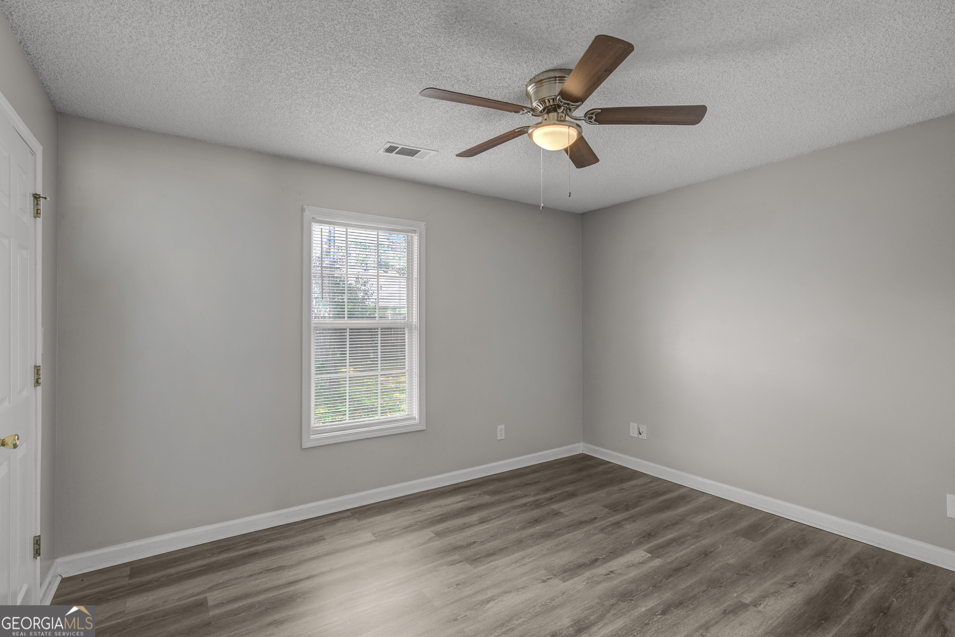 1509 N Hampton Court Property Photo 19