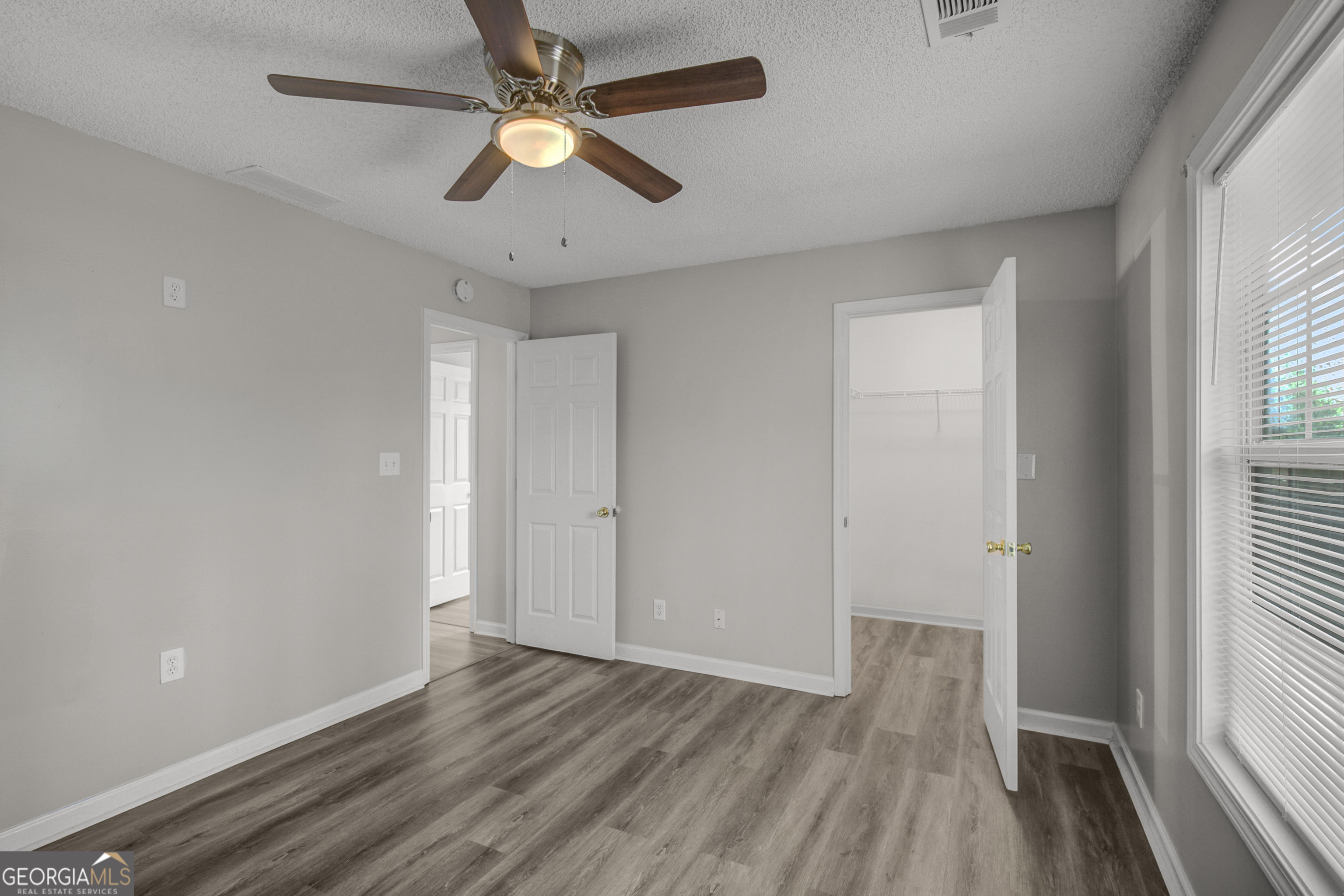 1509 N Hampton Court Property Photo 20