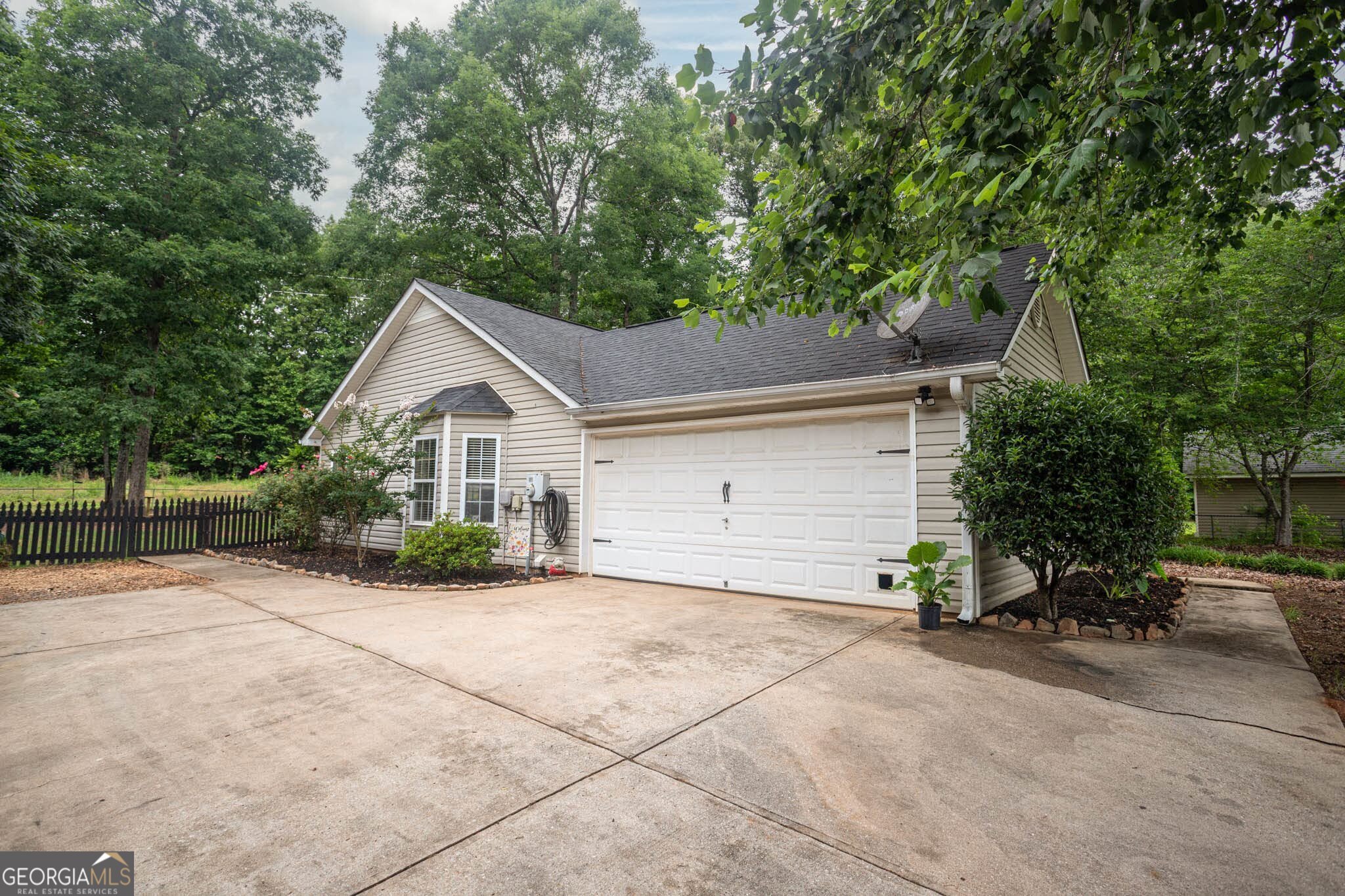 605 Freeman Drive Property Photo 5