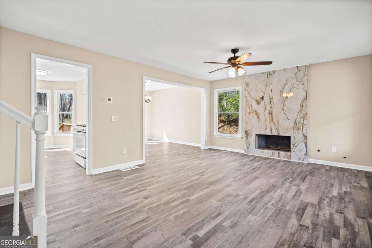 228 Hawkins Farm Circle Property Photo 8