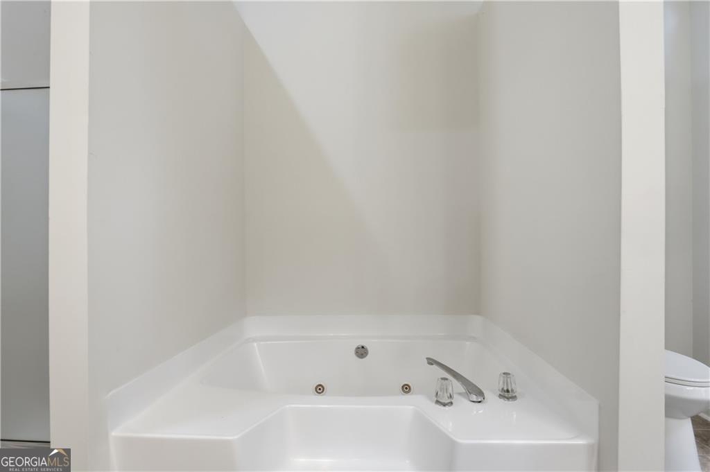 682 Stonemill Manor Property Photo 32