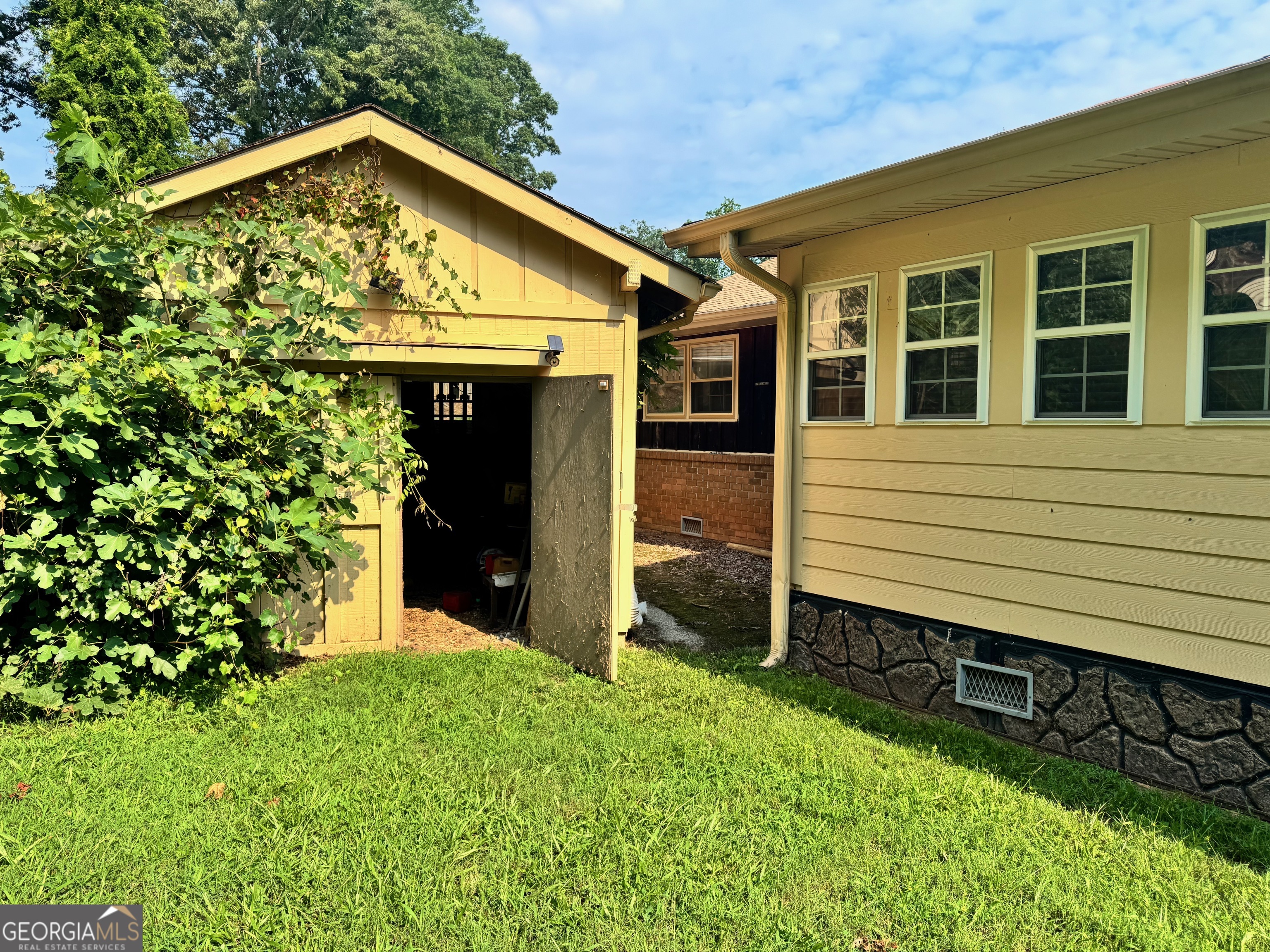 3091 Browns Bridge Road Property Photo 4