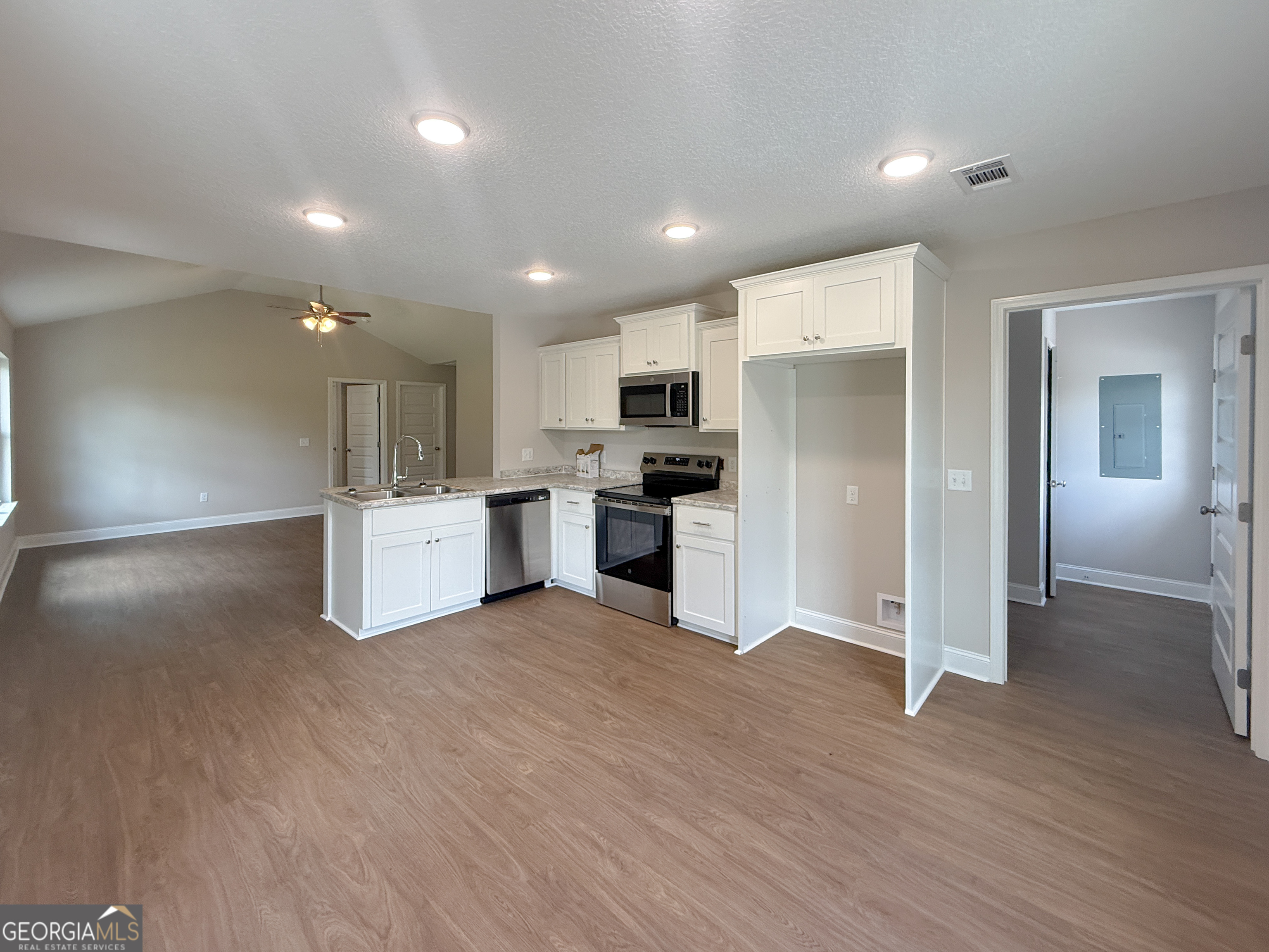 3923 Mosley Road Property Photo 4
