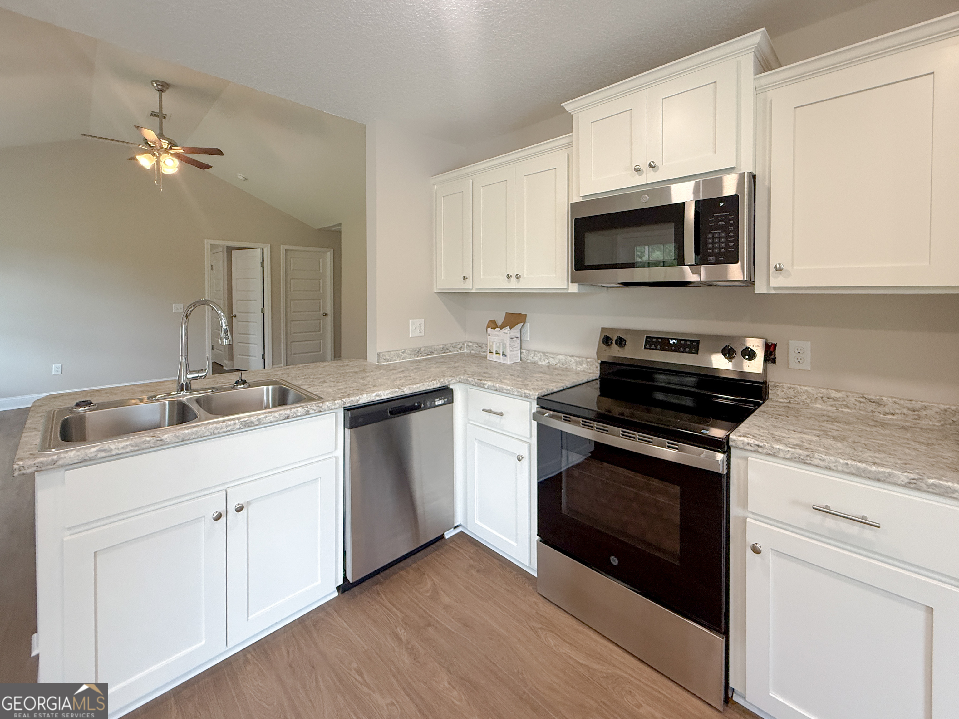 3923 Mosley Road Property Photo 5