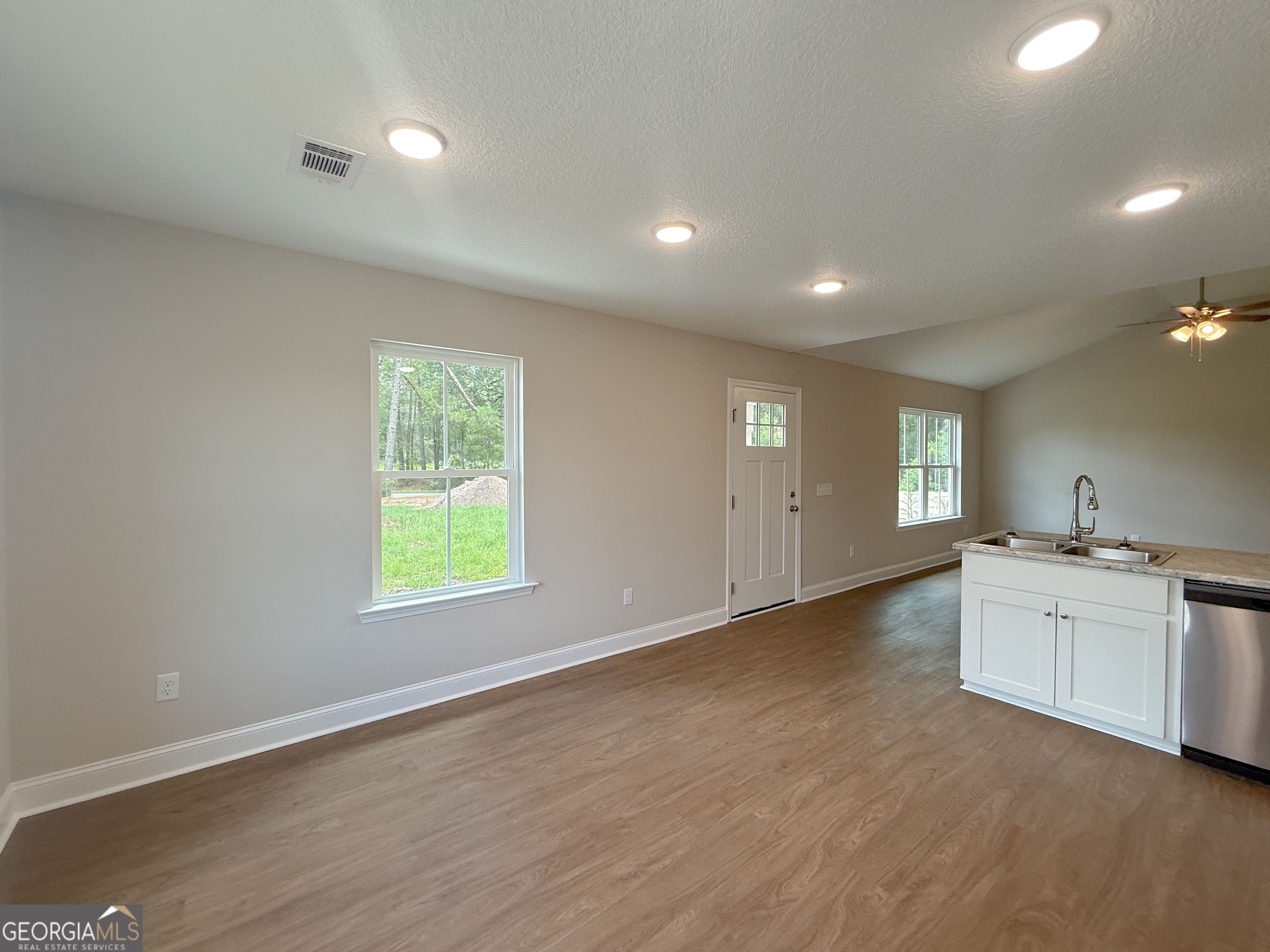 3923 Mosley Road Property Photo 8
