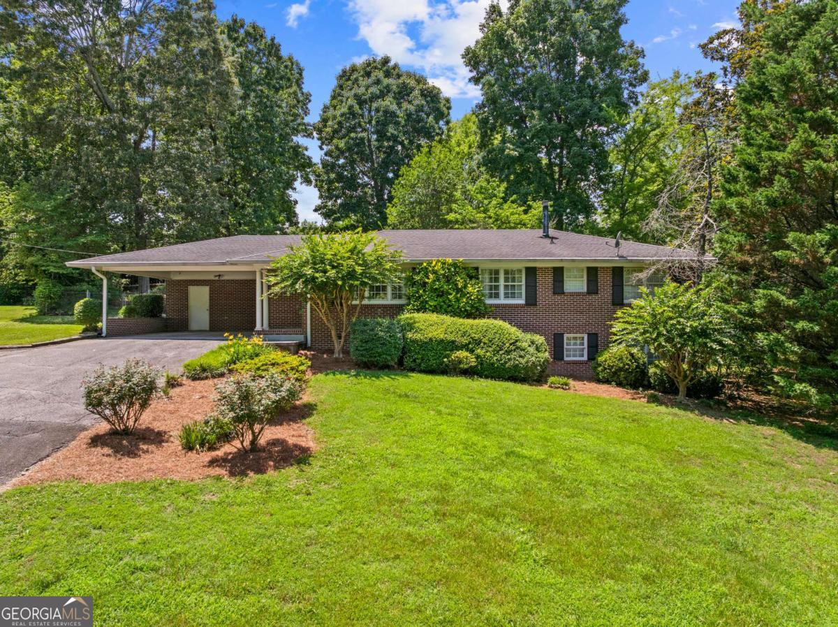 204 Sherwood Drive Property Photo 1