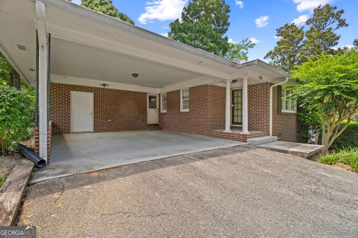 204 Sherwood Drive Property Photo 3