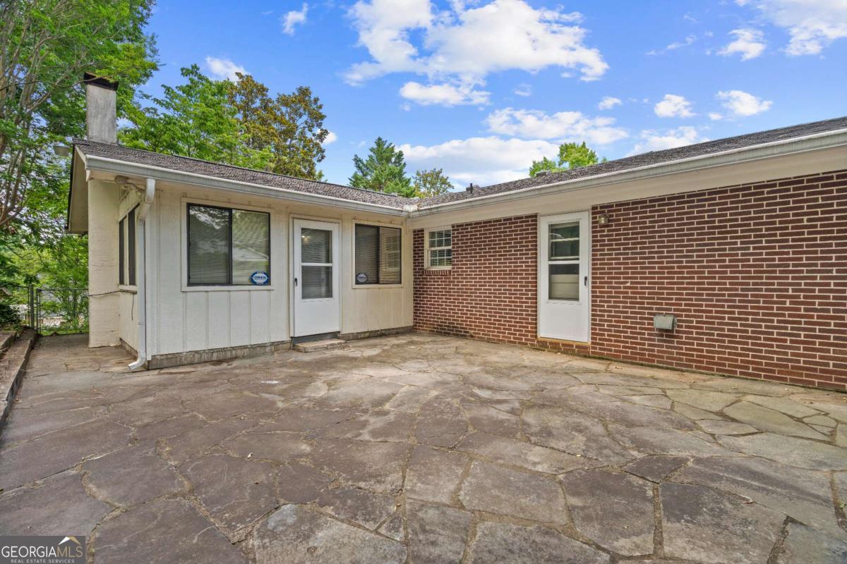 204 Sherwood Drive Property Photo 4