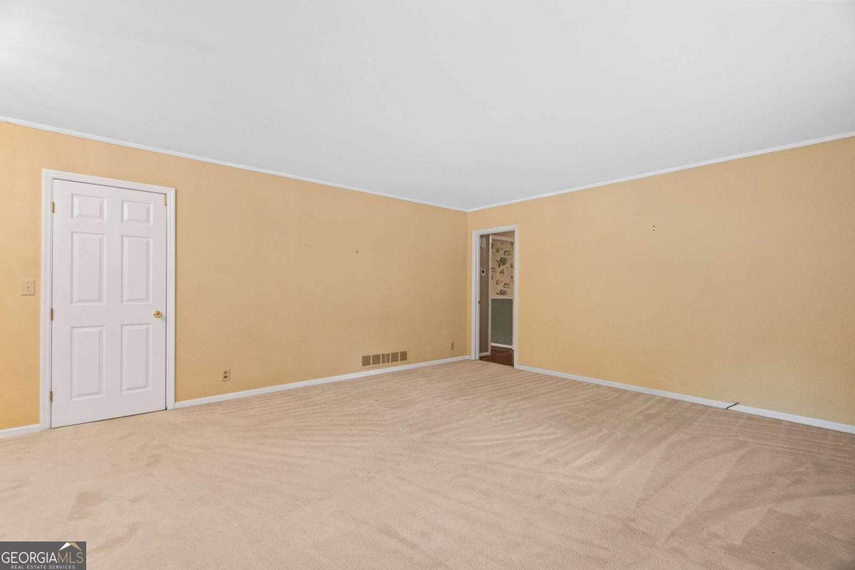 204 Sherwood Drive Property Photo 6